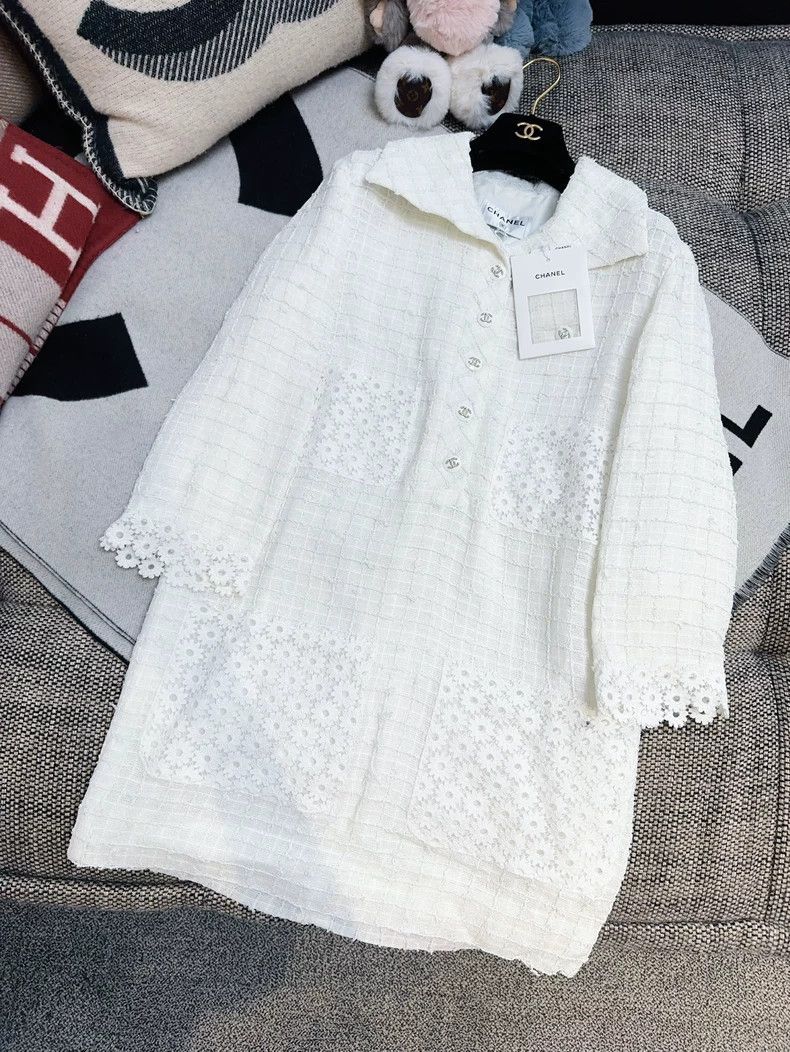 Chanel Chanel 21C early spring show white lace flower pocket long Size XS / US 0-2 / IT 36-38 - 3 Thumbnail