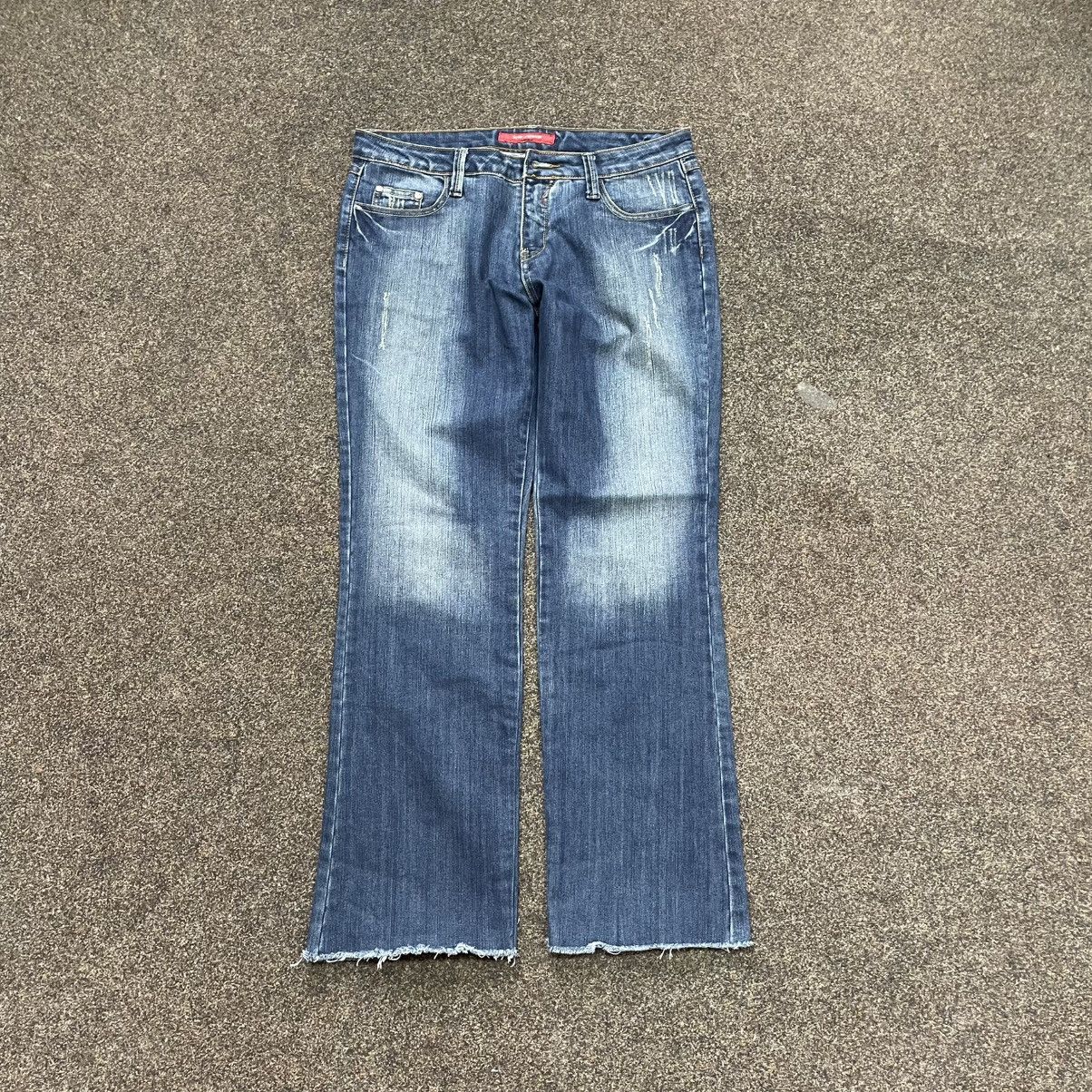 Vintage Vintage Y2K Flared Distressed Jeans Thrashed Skate Logo 32 Size US 32 / EU 48 - 1 Thumbnail