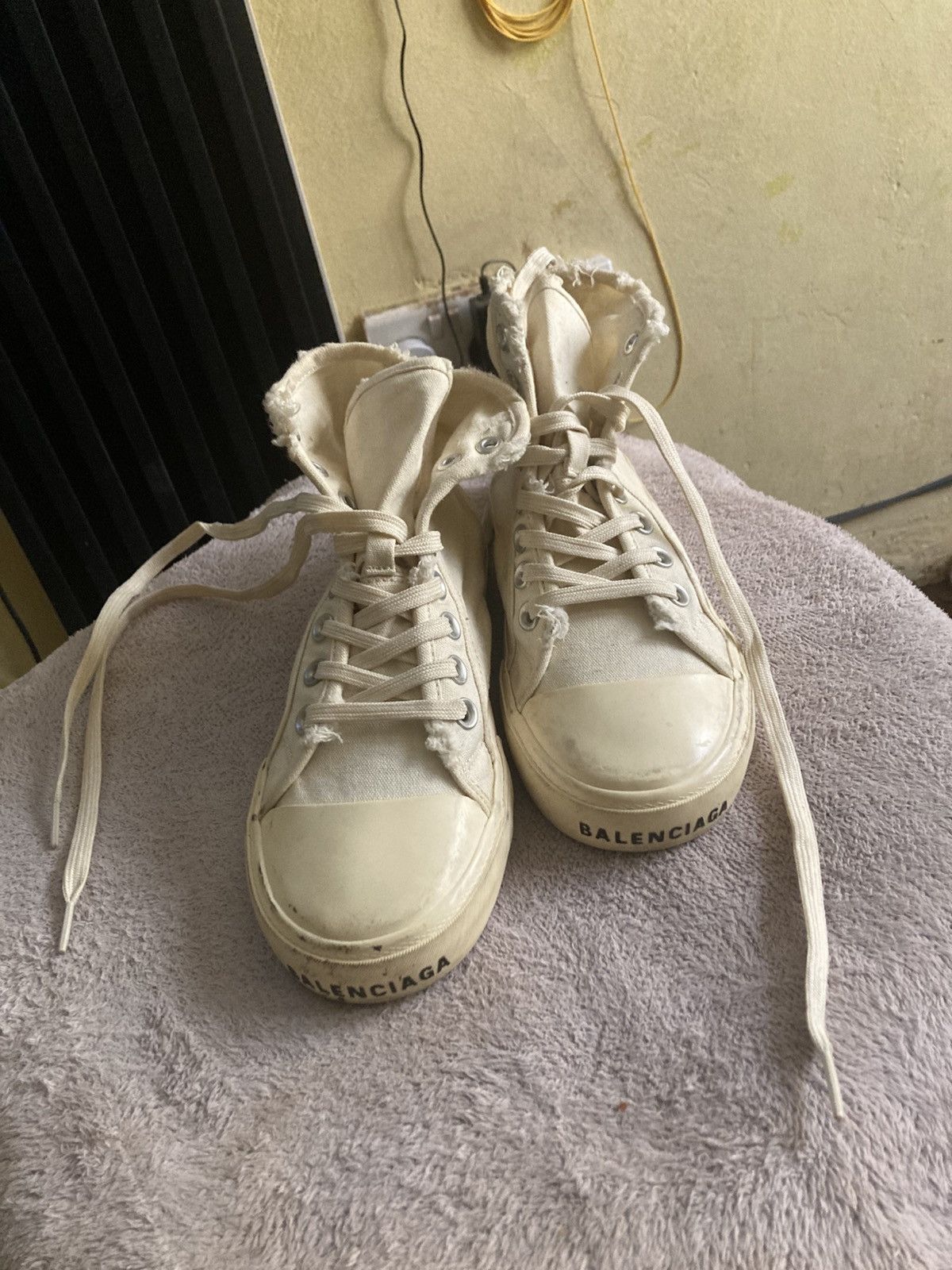 Balenciaga Balenciaga Ivory Paris Distressed High-Top Sneaker Shoes 37 Size US 7 / IT 37 - 2 Thumbnail