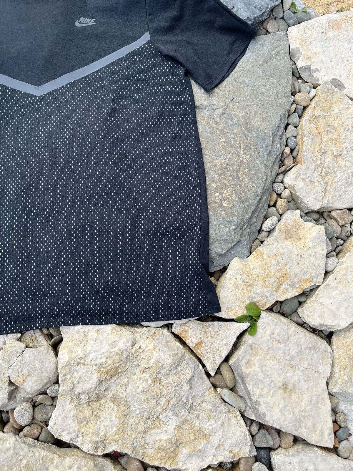 Nike Nike tech fleece drill y2k t-shirt tee chest logo swoosh Size US L / EU 52-54 / 3 - 6 Thumbnail