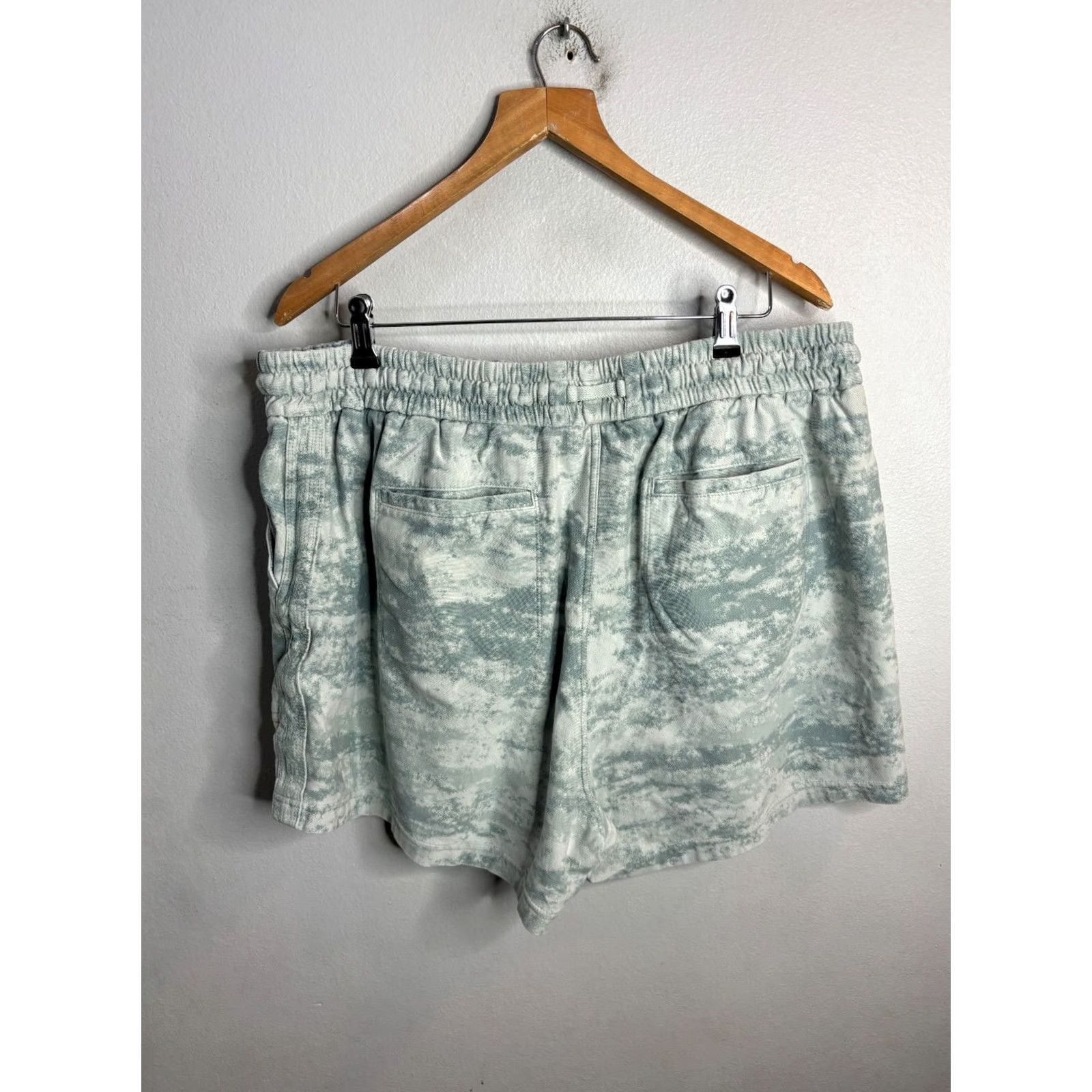Athleta Athleta Shorts Men's 2XL Green Tye Dye Pockets Activewear 2XL Green Athleta Shorts Men 2XL Pockets Activewear Summer Spring Fall Toys Size US 39 - 5 Thumbnail