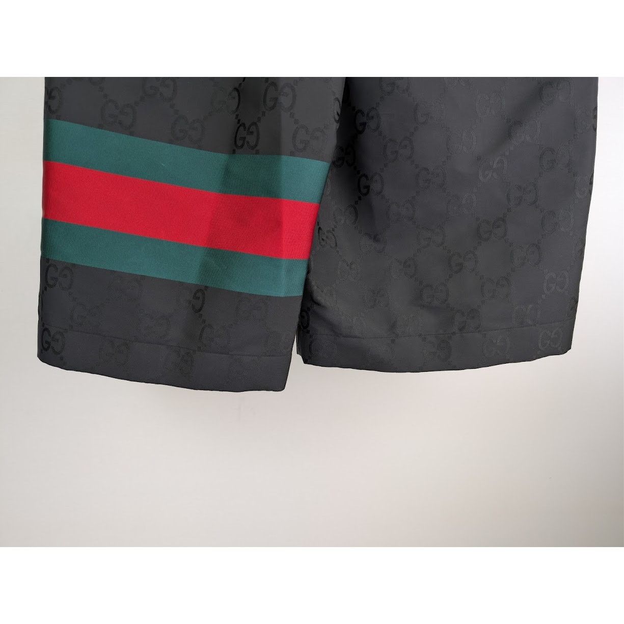 Gucci o1rshd1 Nylon Short Pant in Black/Green/Red Size US 32 / EU 48 - 11 Thumbnail