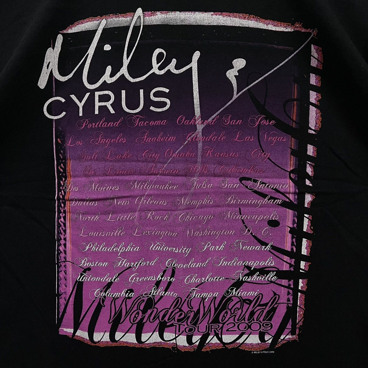Band Tees Miley Cyrus wonderworld 2009 tour tshirt Size US M / EU 48-50 / 2 - 4 Thumbnail