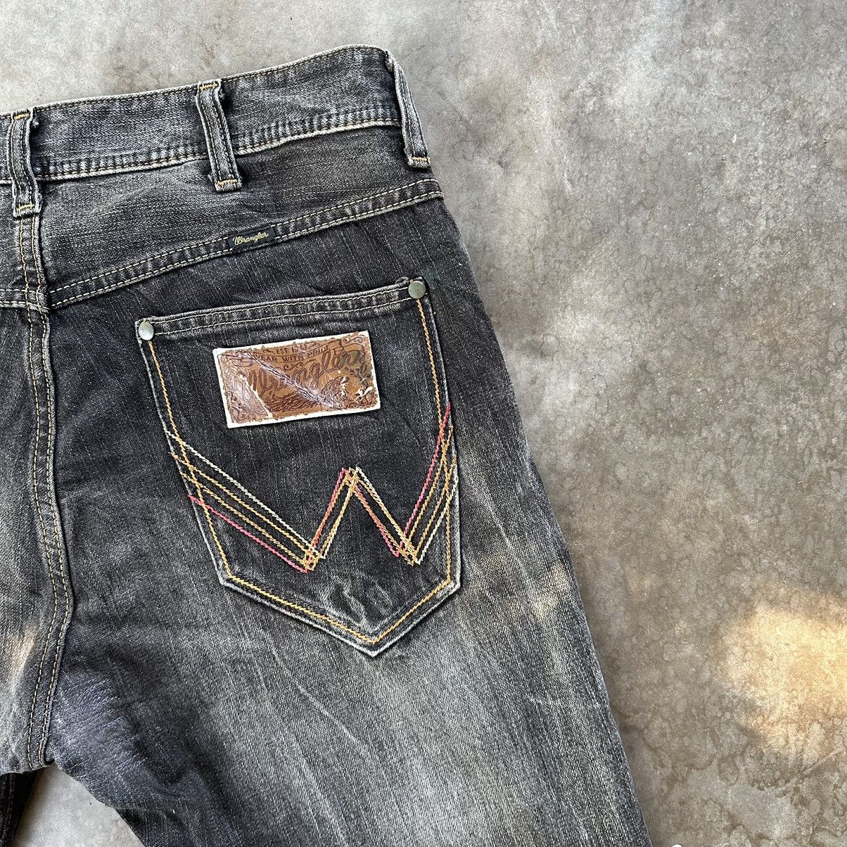 Japanese Brand Vintage Wrangler Distressed Raw Faded Denim Flare Jean Pant Size US 35 - 14 Thumbnail