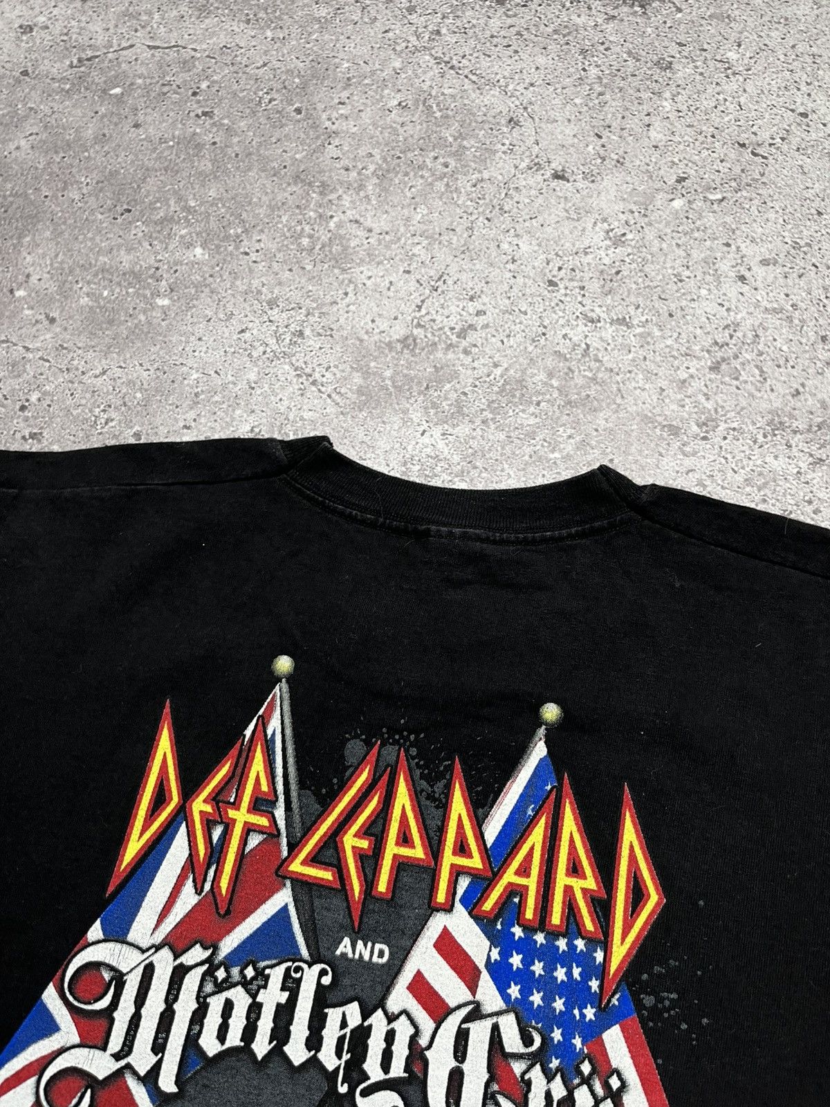 Band Tees Man's Vintage 2011 DEF LEPPARD Tour Band Tee Size US L / EU 52-54 / 3 - 9 Thumbnail