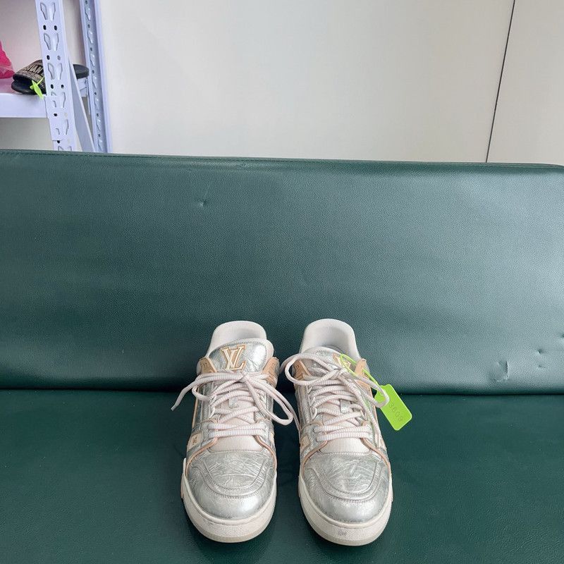 Louis Vuitton Louis Vuitton Silver Trainer Sneakers for Men - Size US 8.5 / EU 41-42 - 2 Thumbnail