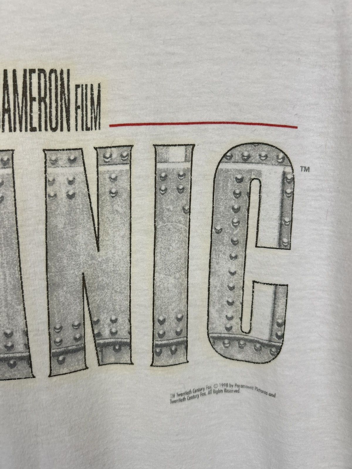 Vintage Vintage 90s Titanic a James Cameron Film 1998 Movie T shirt Size US XL / EU 56 / 4 - 9 Thumbnail