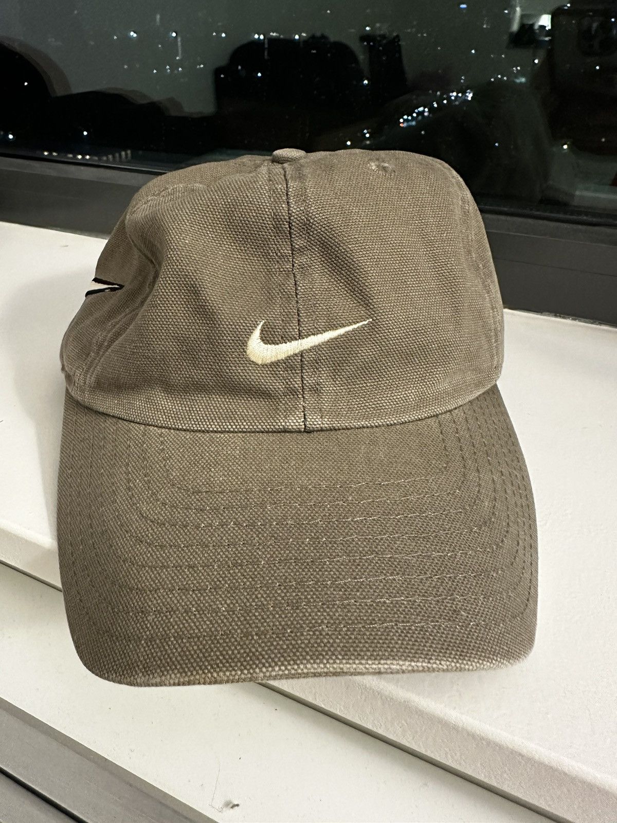 travis scott backwards nike