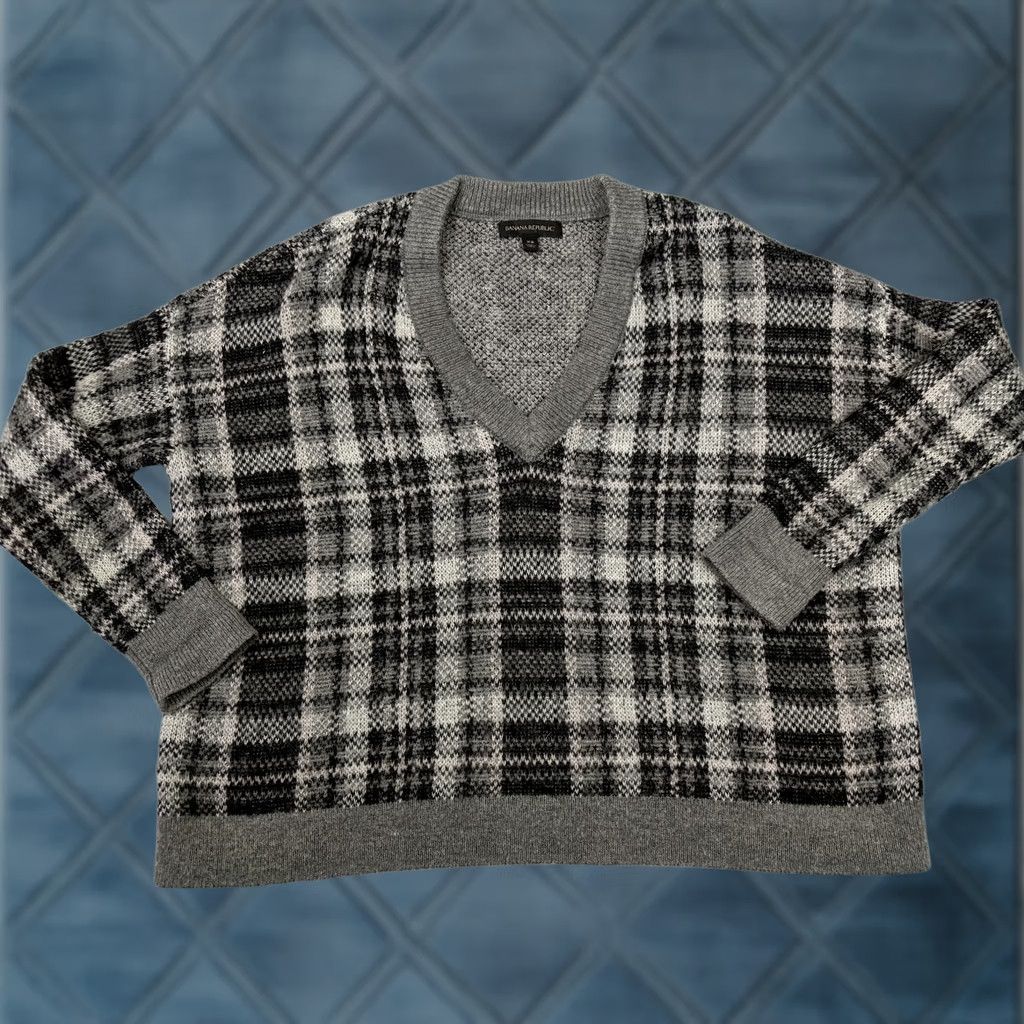 Banana Republic Banana Republic Womens XS Oversize Gray Plaid Wool Mohair Blend Sweater Size XS / US 0-2 / IT 36-38 - 1 Thumbnail