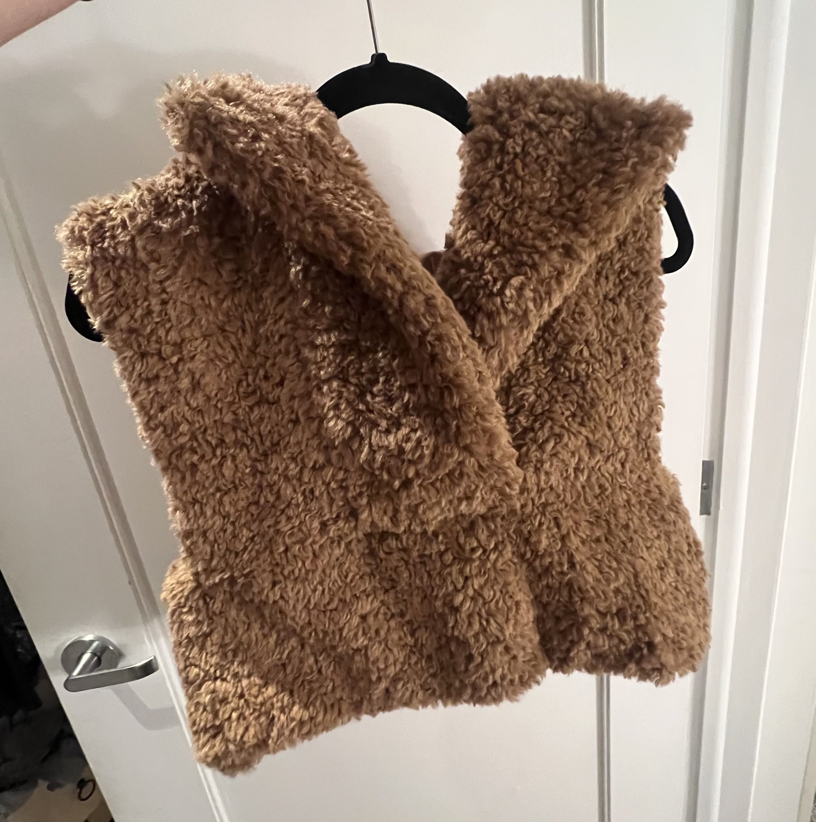Cos Faux Fur Vest Size S / US 4 / IT 40 - 1 Thumbnail