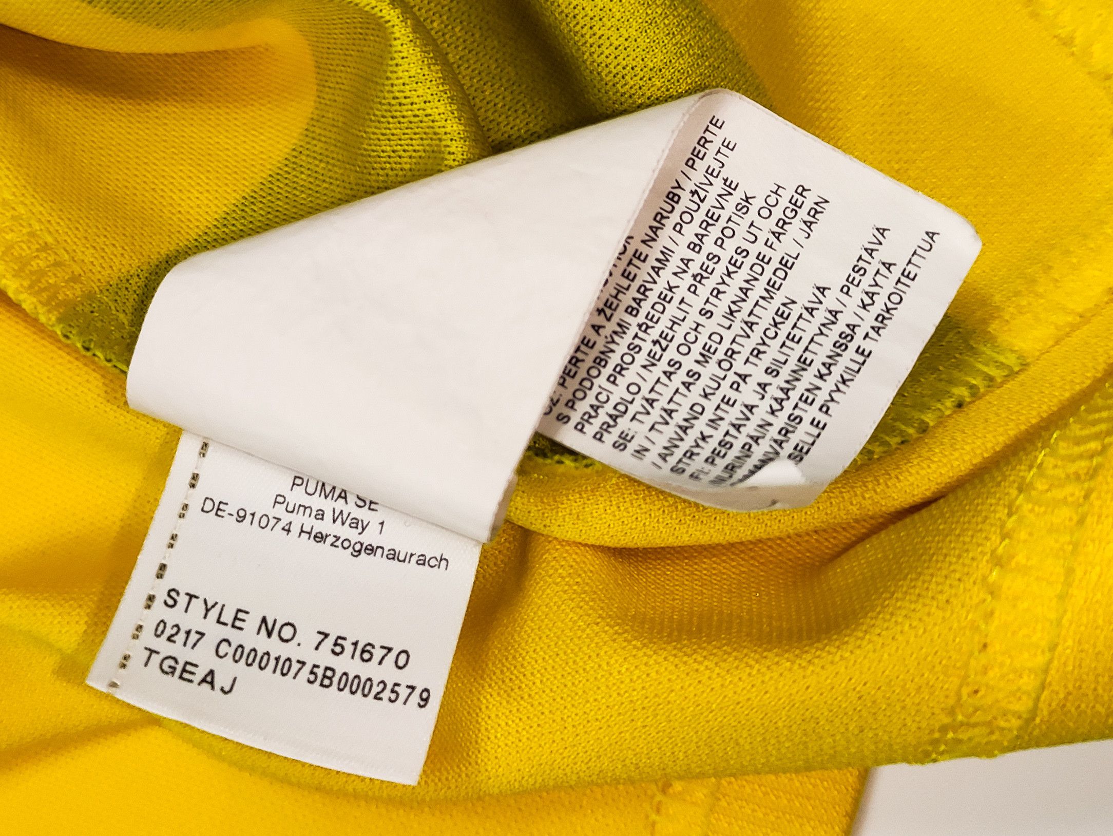 Puma Piszczek #26 Borussia Dortmund 2017 2018 Puma Home Shirt Size US L / EU 52-54 / 3 - 4 Thumbnail