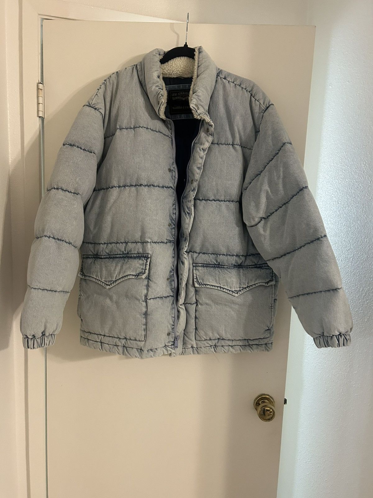 Levi's Levi’s Oversized Denim Lightwash Puffer Jacket Size US M / EU 48-50 / 2 - 1 Thumbnail