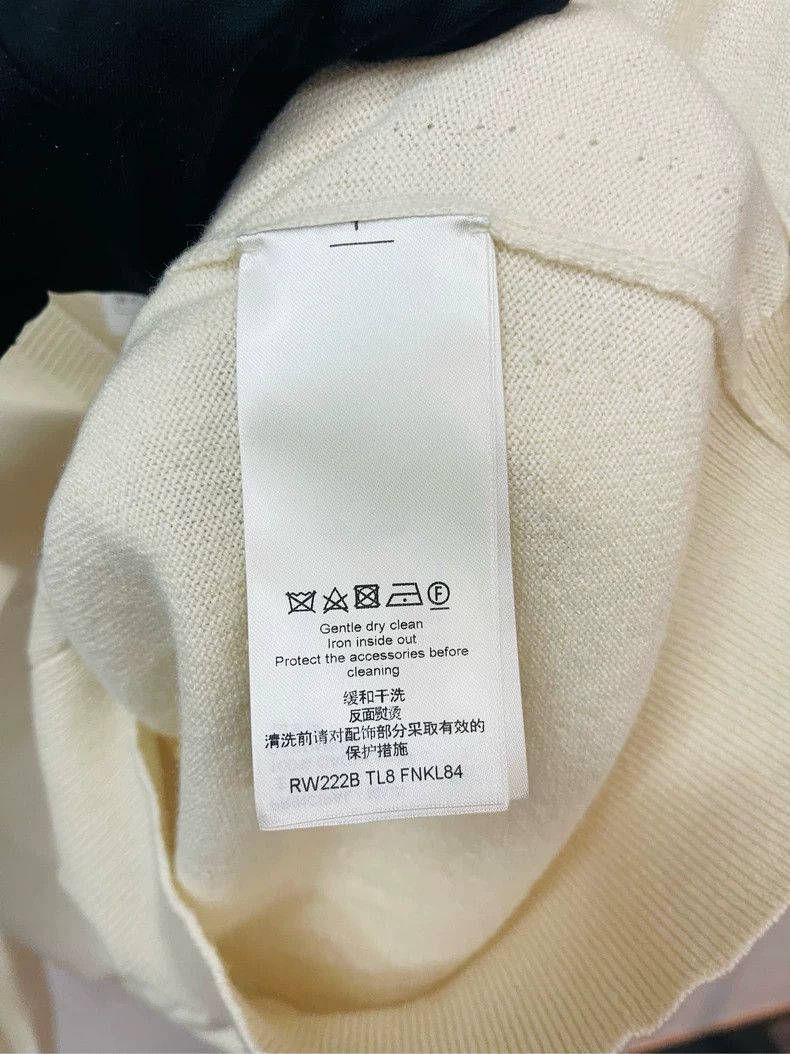 Louis Vuitton Louis Vuitton Creamy white V-neck gold button sweater Size S / US 4 / IT 40 - 3 Thumbnail