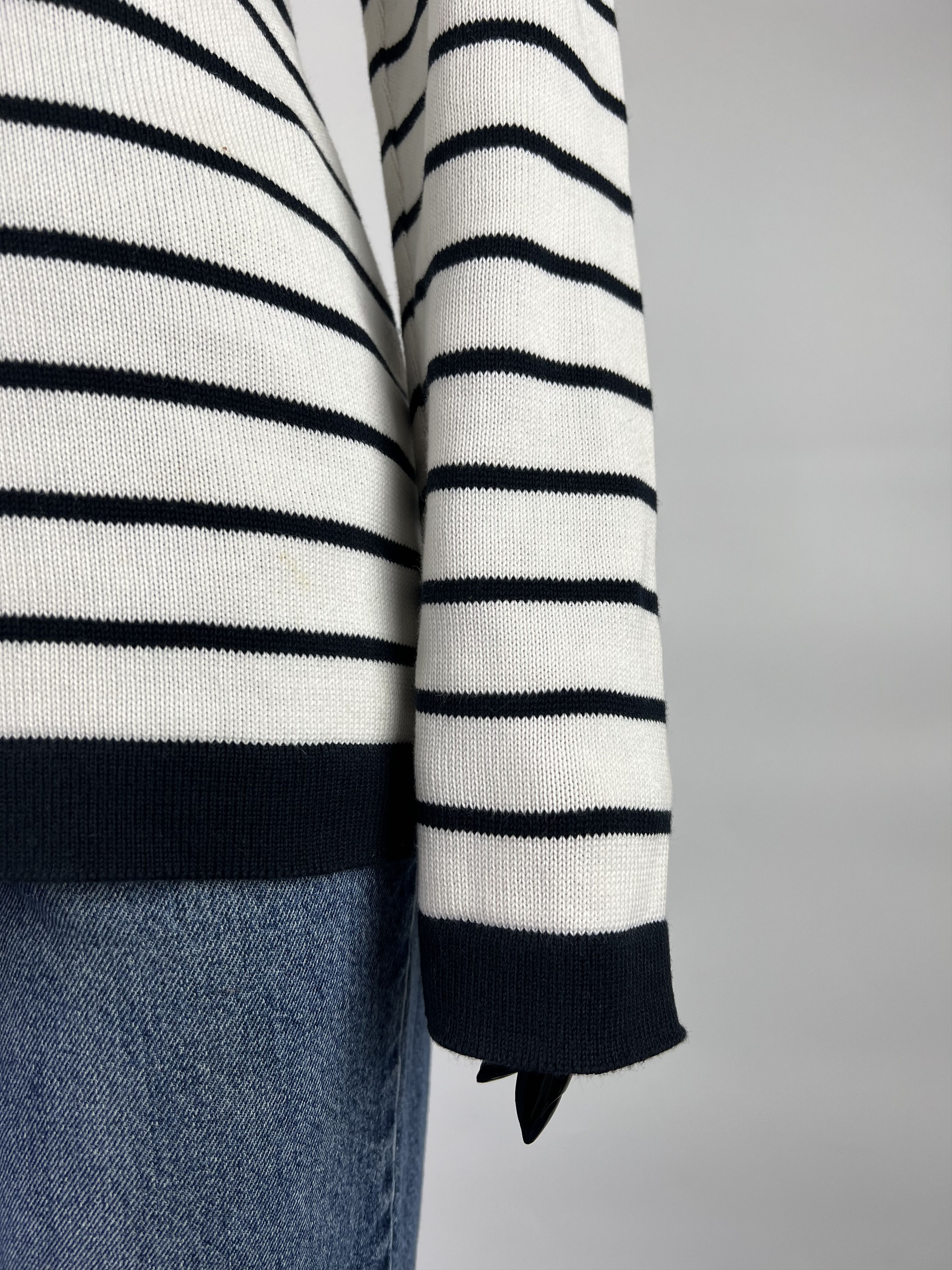 Salvatore Ferragamo Salvatore Ferragamo Vtg Women's Striped Sweater L Size L / US 10 / IT 46 - 7 Thumbnail