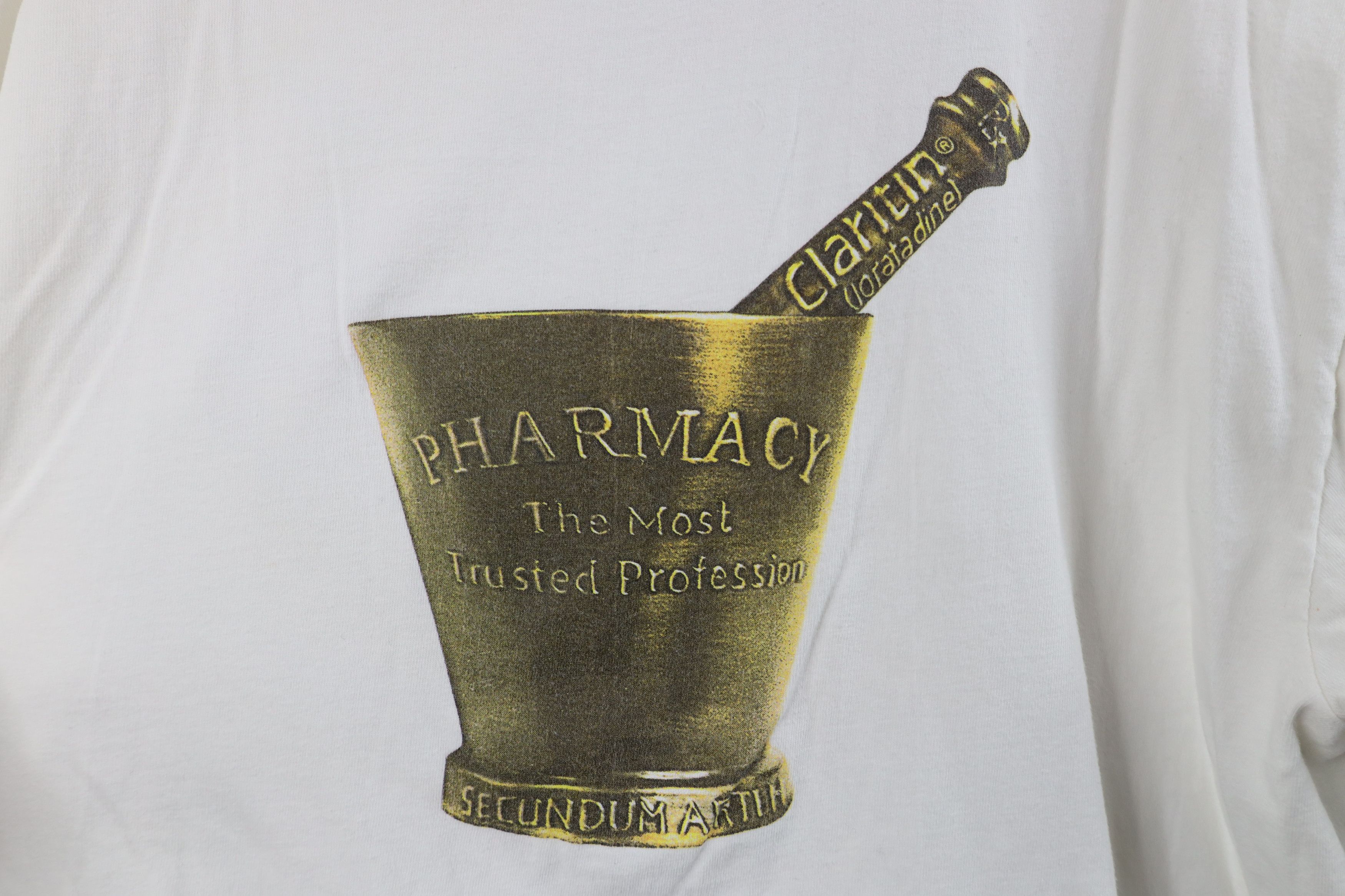 Vintage Vintage 90s Pharmacy Most Trusted Profession T-Shirt White Size US L / EU 52-54 / 3 - 8 Thumbnail