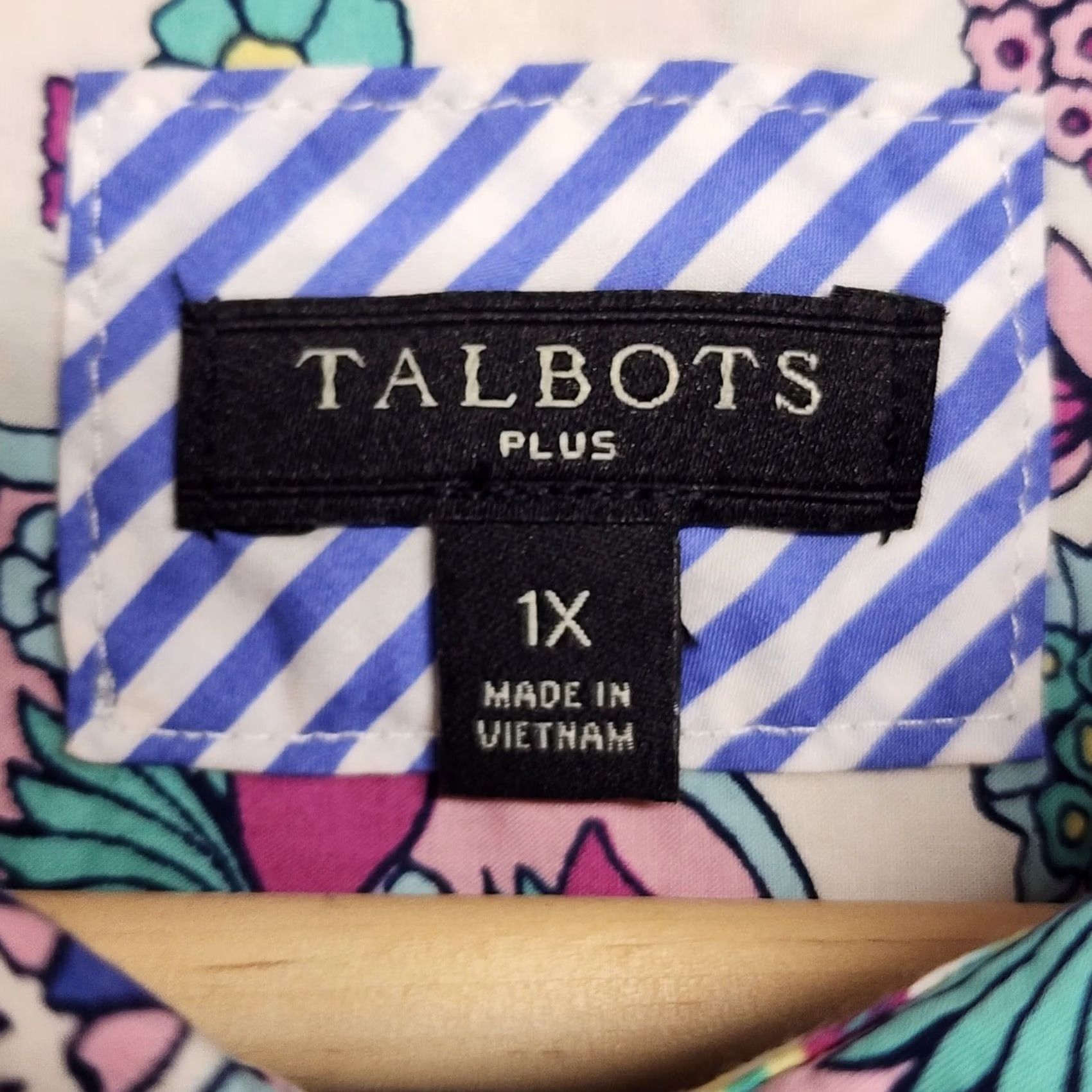 Talbots Talbots Top Womens 1X Blue Floral Long Sleeve Button-Up Cotton Shirt Womens Plus 1X Blue Floral Long Sleeve Button-Up Cotton Talbots Shirt Boys? Size XL / US 12-14 / IT 48-50 - 3 Thumbnail