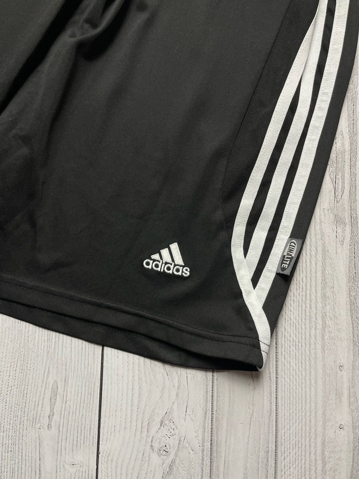 Adidas × Vintage Vintage adidas New Castle United soccer shorts size S Size US 30 / EU 46 - 3 Thumbnail