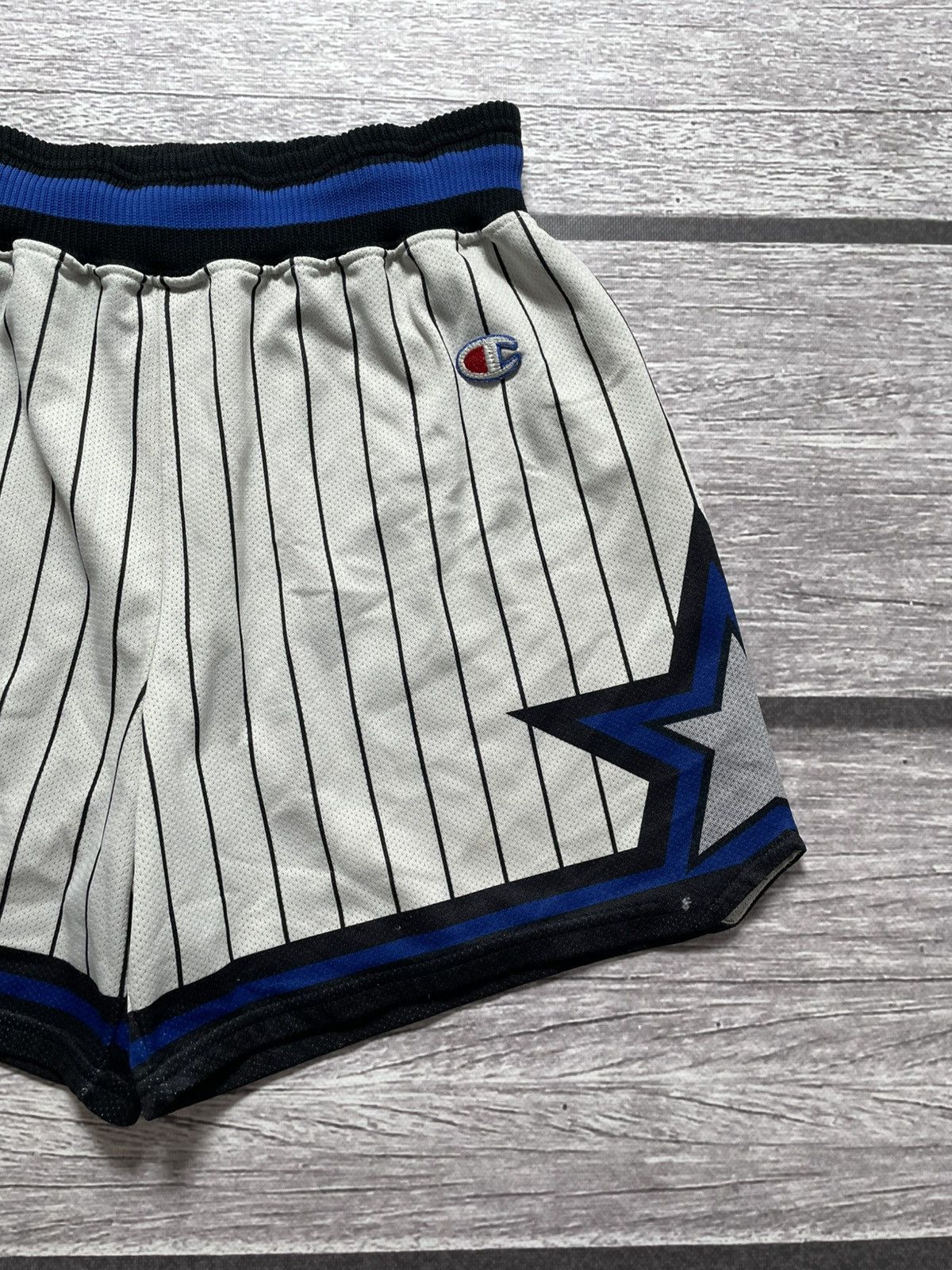 Champion Vintage Champion USA Orlando Magic NBA basketball shorts Size US 32 / EU 48 - 3 Thumbnail