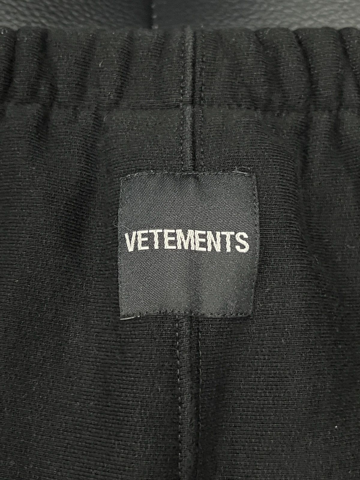 Vetements Vetements FW18 Left Logo Casual Trousers Size US 30 / EU 46 - 12 Thumbnail