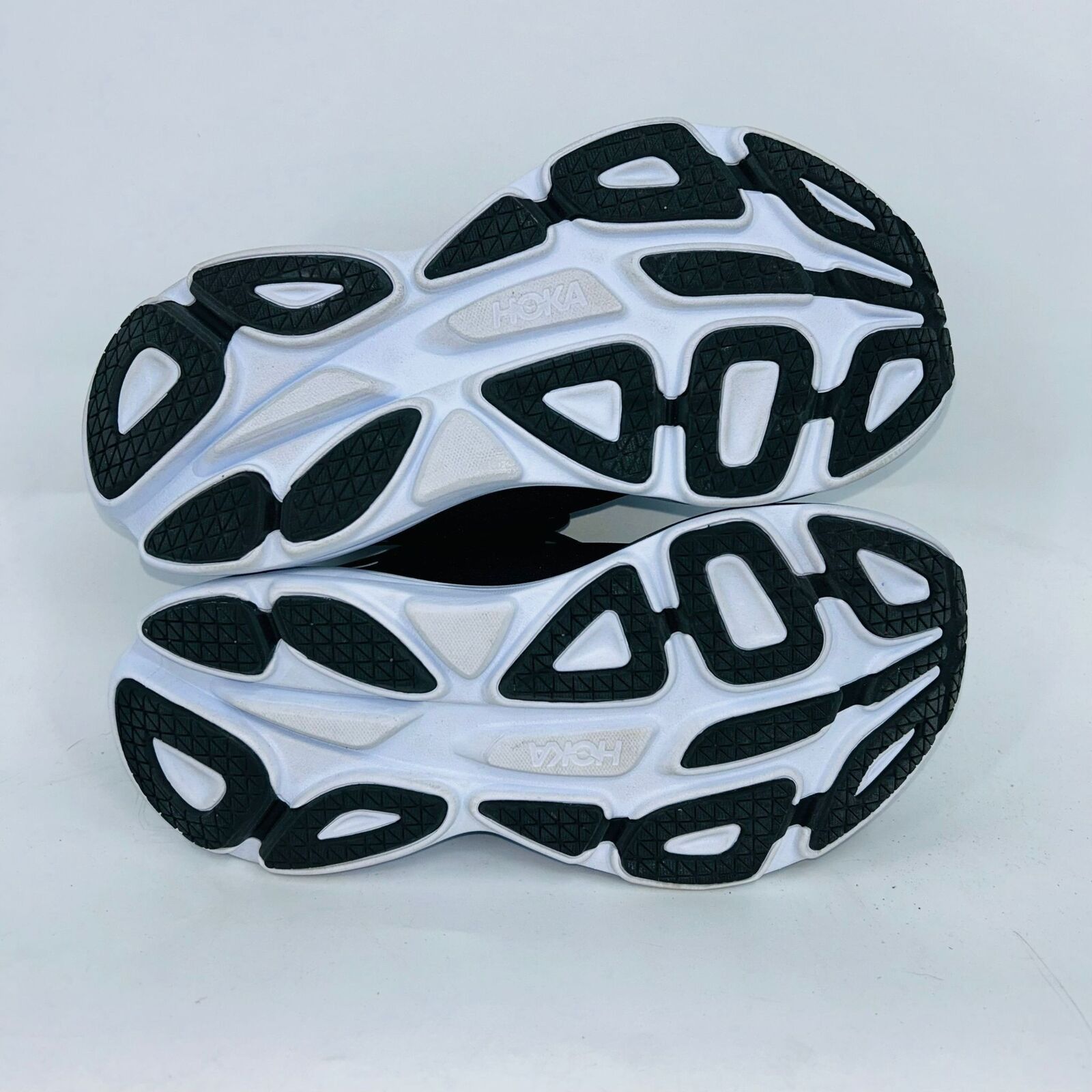 Hoka HOKA WOMEN'S BONDI8 WHITE/BLACK ROBUST RUNNING SHOES SIZE 7B Size US 7 / IT 37 - 5 Thumbnail