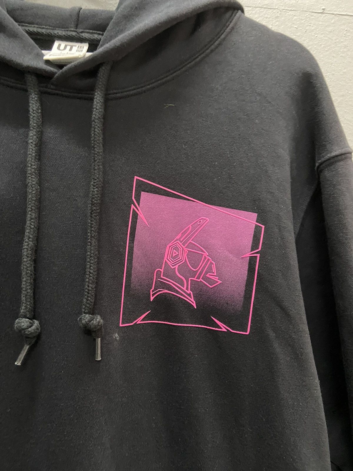 Uniqlo FORTNITE X UNIQLO DJ YONDER BLACK HOODIE Size US M / EU 48-50 / 2 - 3 Thumbnail