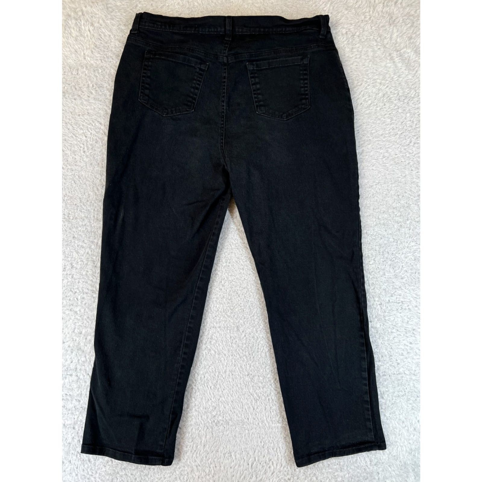 Gloria Vanderbilt Gloria Vanderbilt Jeans Women 18 Black Straight Leg 28L 35W Cotton Blend 5-Pocket Zipper Button Logo Denim Modern Calf Length Mens? Wait. Size 40" / US 18 - 2 Thumbnail