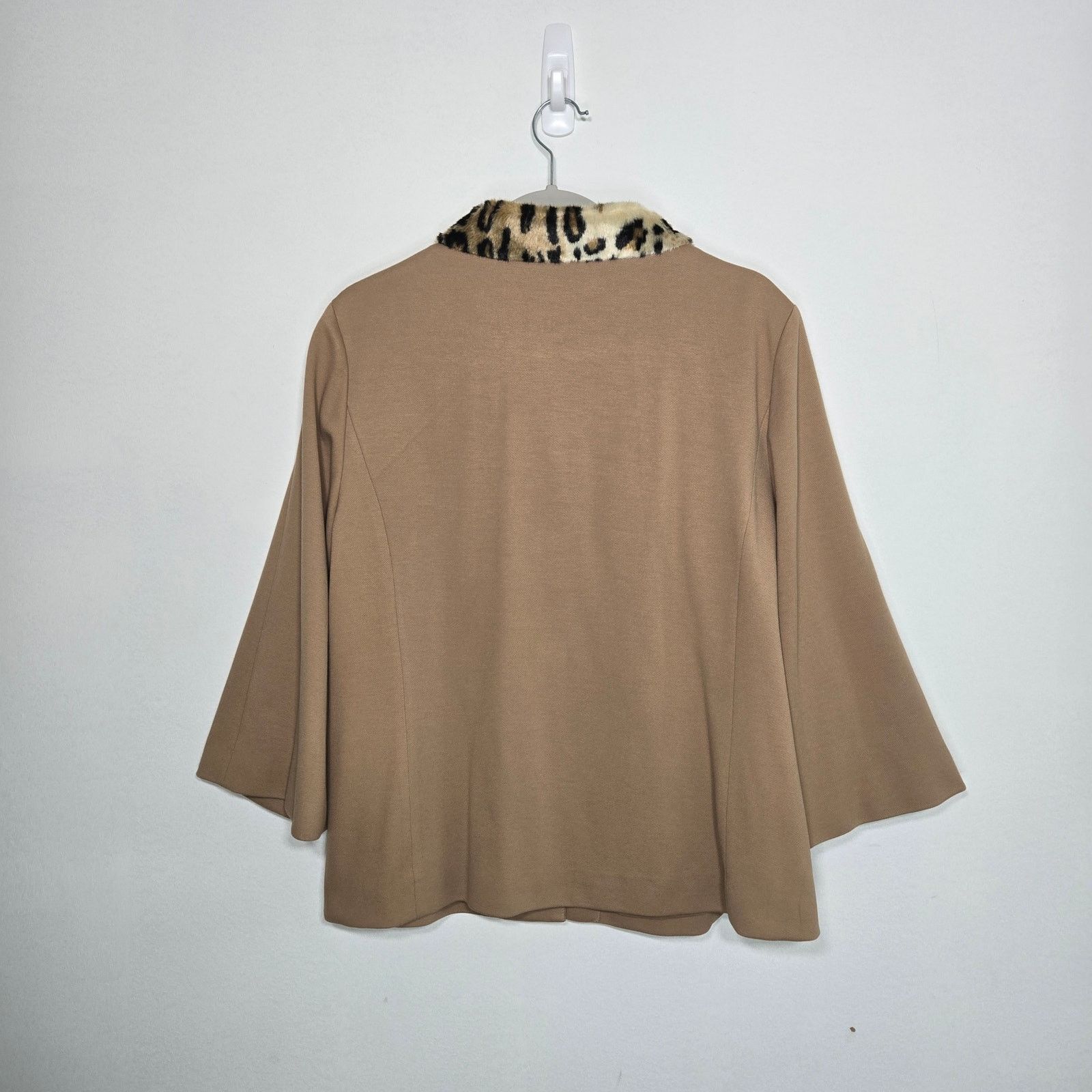 Chicos Chico's Women's Swing Jacket With Faux Fur Collar. Size 2. Size L / US 10 / IT 46 - 2 Thumbnail