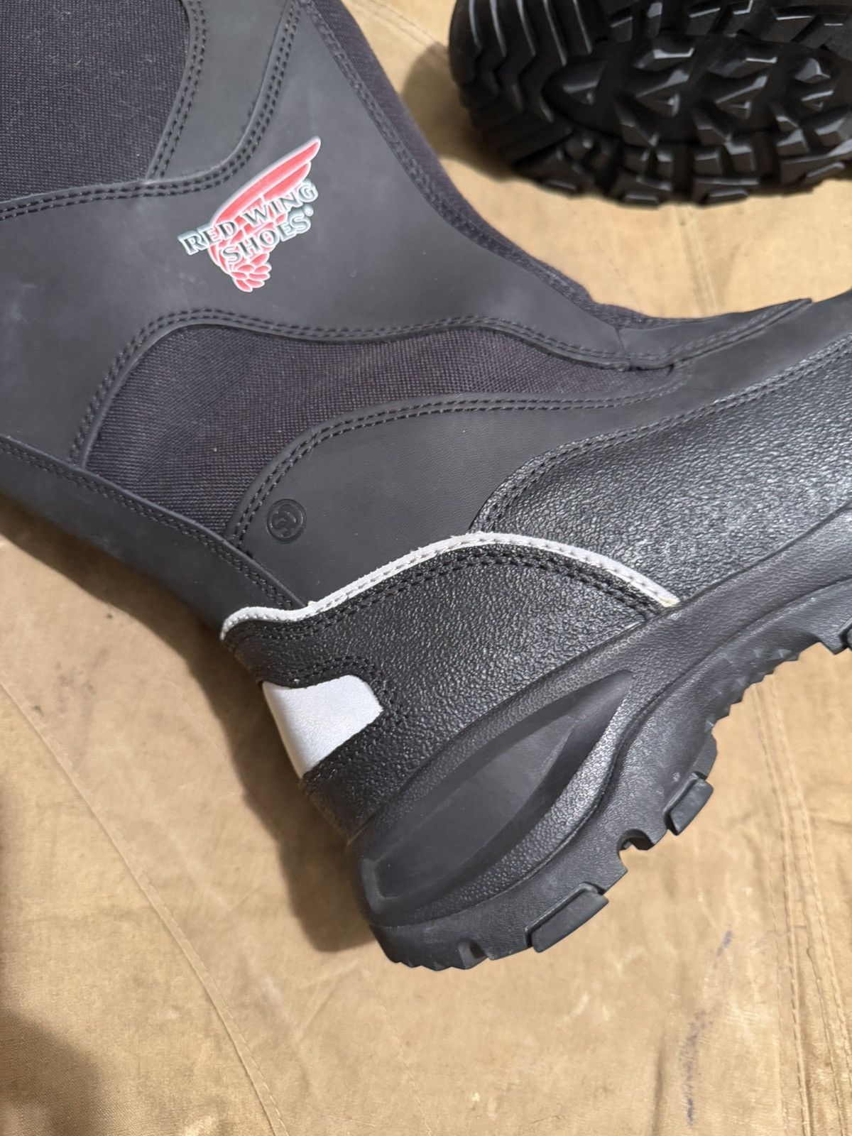 Red Wing Ref wing 3049 boots Size US 7 / EU 40 - 2 Thumbnail