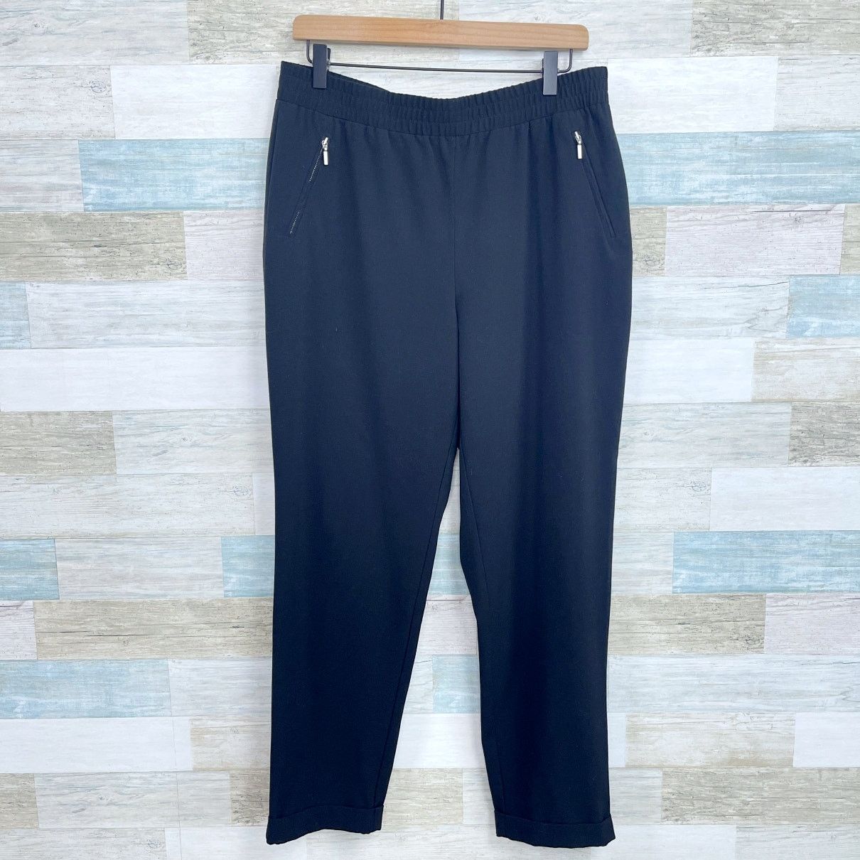 Chicos Chicos So Slimming Magique Tapered Ankle Pants Black M 1.5 Size 27" / US 4 / IT 40 - 1 Thumbnail