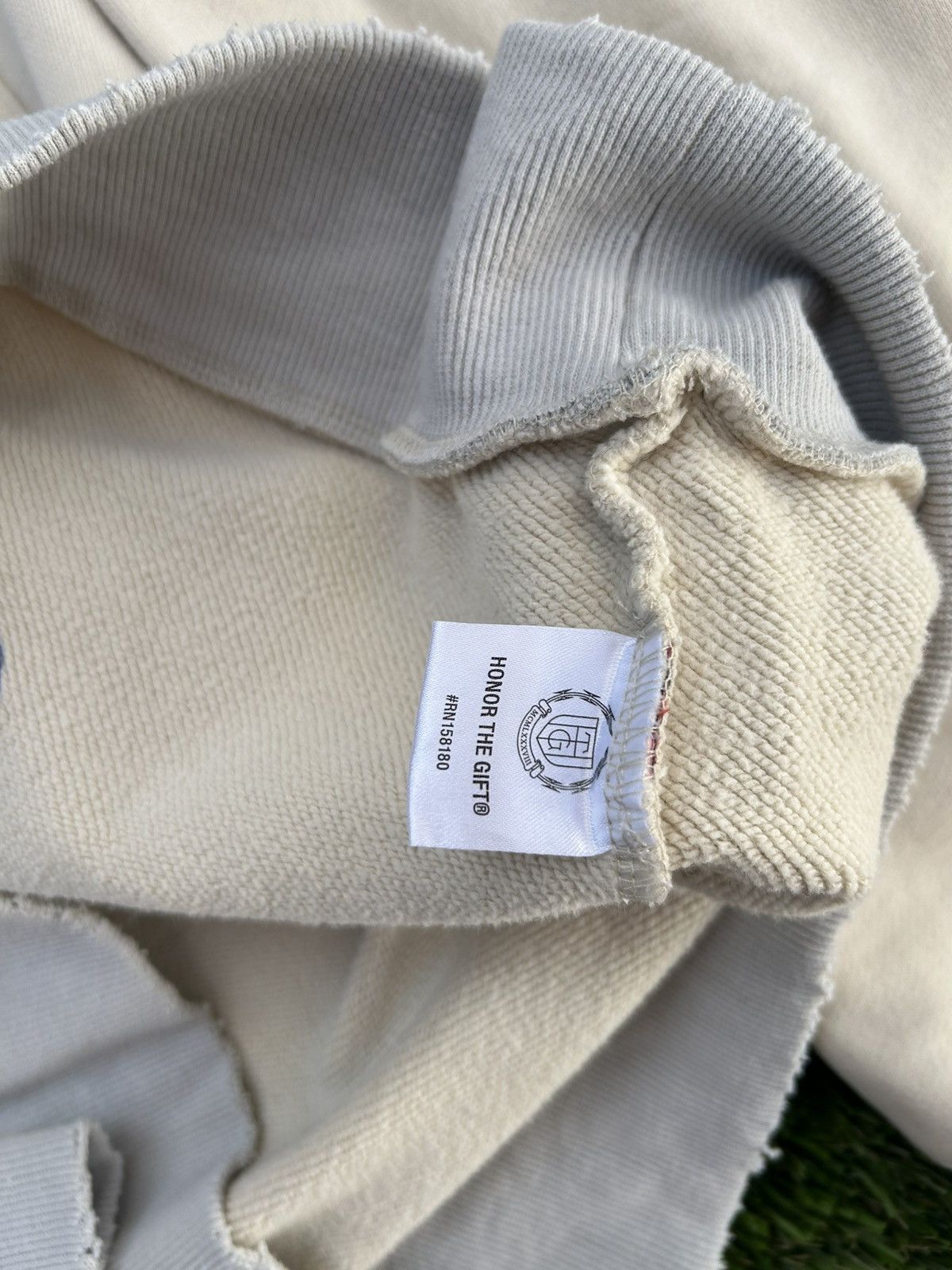 Honor the Gift Honor The Gift Spellout College Distressed Pocket Sweatshirt Size US M / EU 48-50 / 2 - 5 Thumbnail