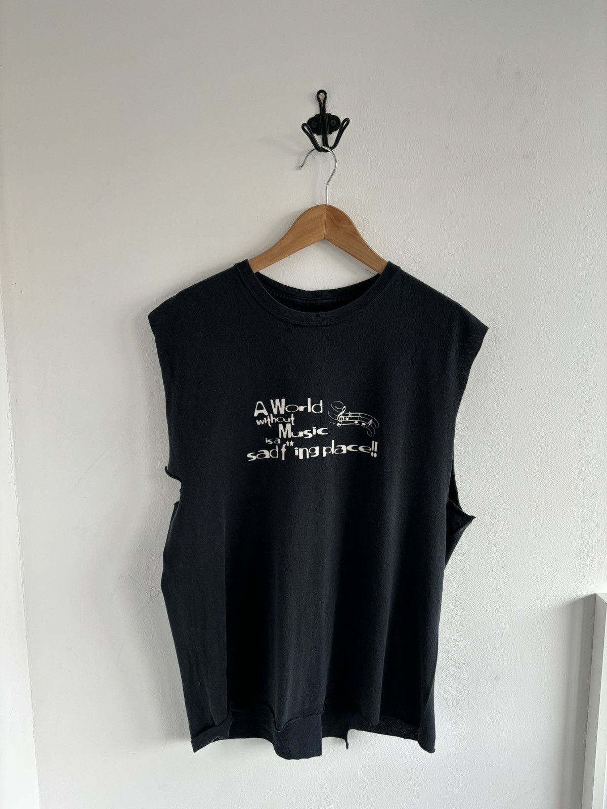 Band Tees Trashed WORLD WITHOUT MUSIC IS A SAD FUCKING PLACE Tank Top Size US L / EU 52-54 / 3 - 1 Thumbnail