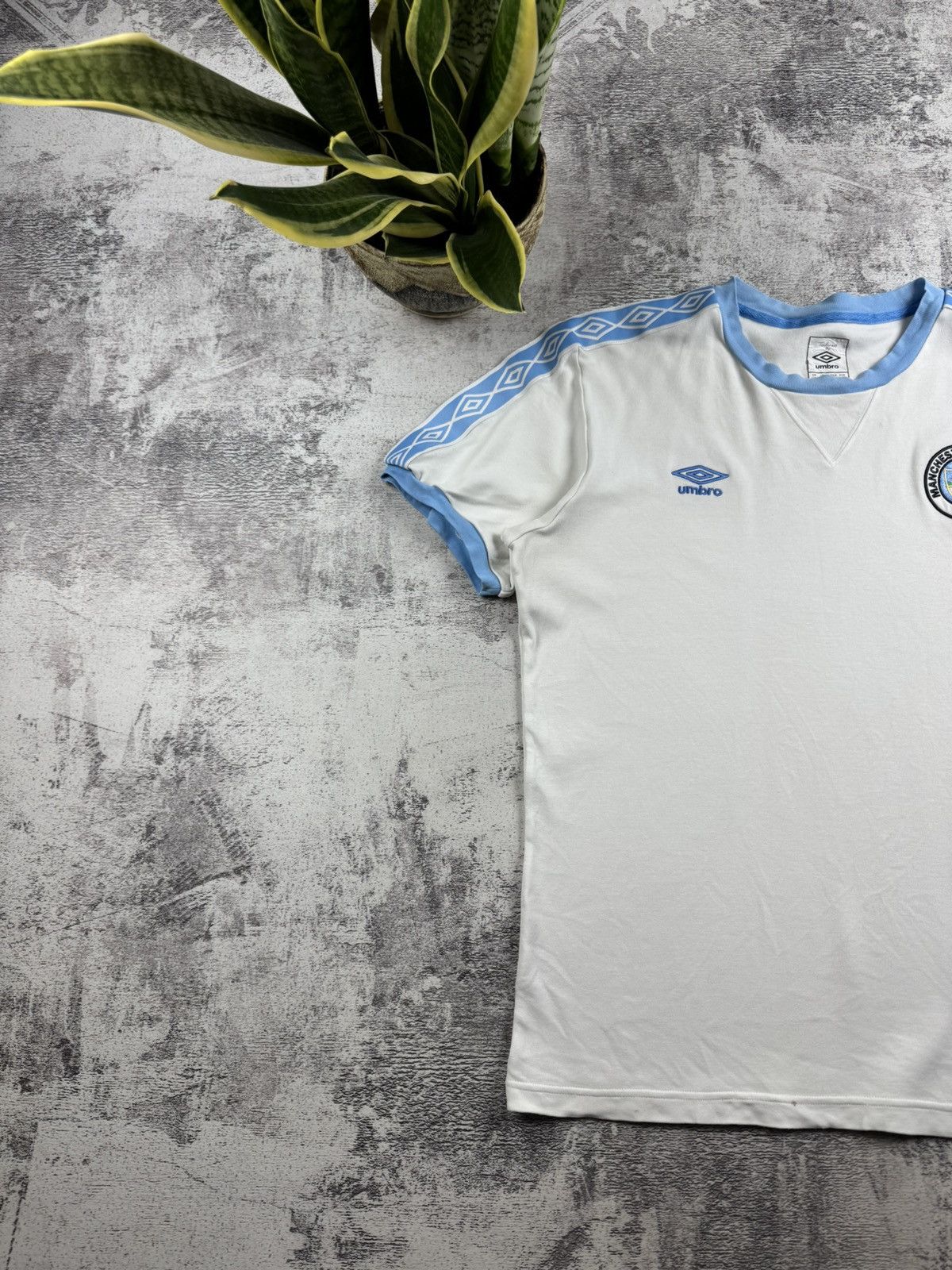 Umbro Manchester City 2009 2010 2011 White Men’s XL Retro Umbro Cotton Jersey T Shirt Size US XL / EU 56 / 4 - 2 Thumbnail