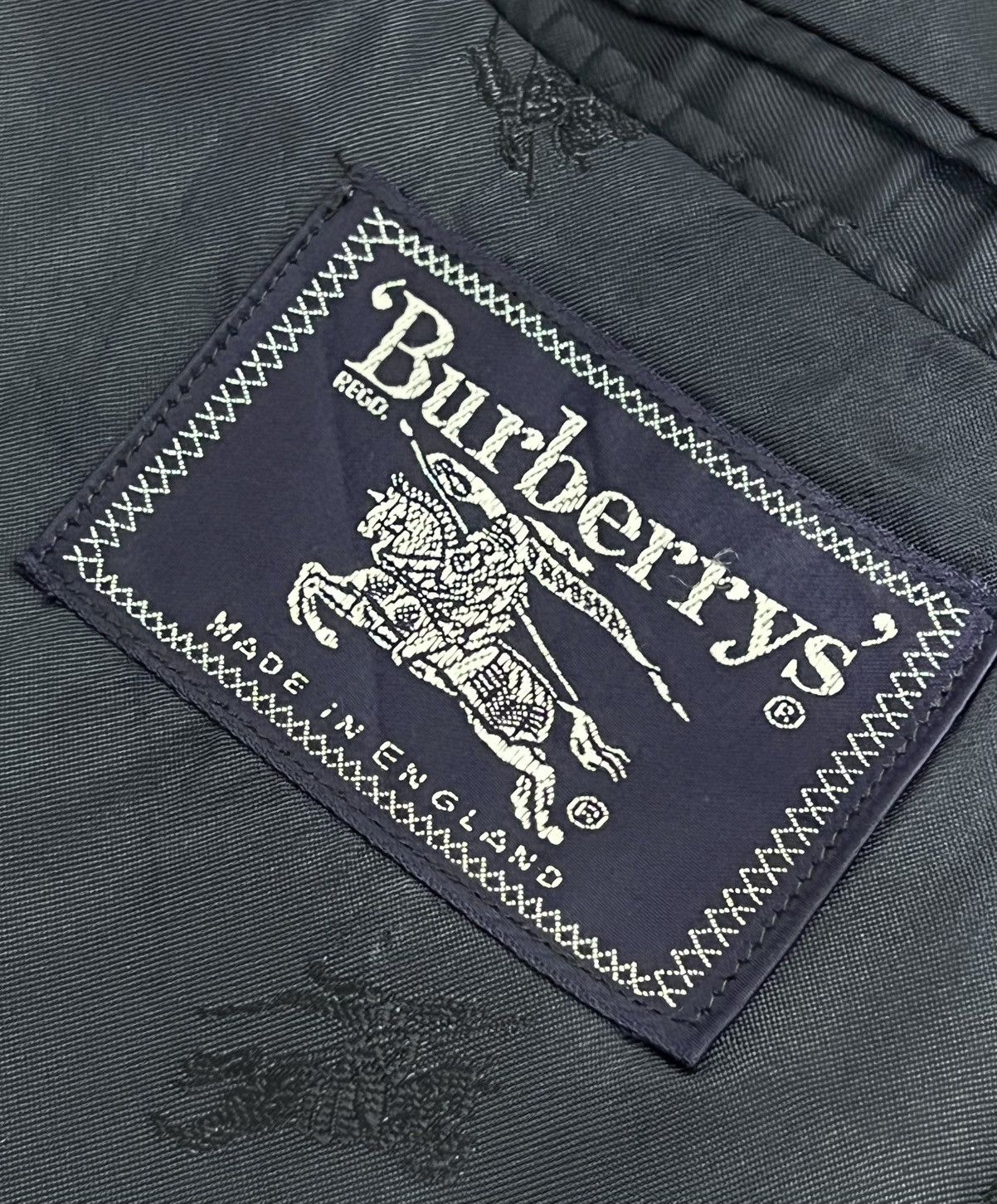 Burberry Burberry Double Breasted Navy Blazer Gold Button 42R Size US L / EU 52-54 / 3 - 12 Thumbnail