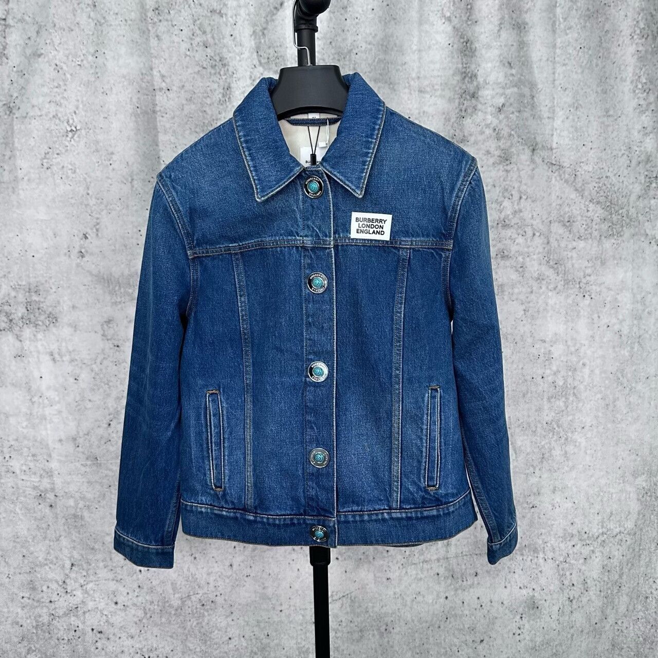 Burberry Burberry Denim Jacket M Women Size M / US 6-8 / IT 42-44 - 1 Thumbnail