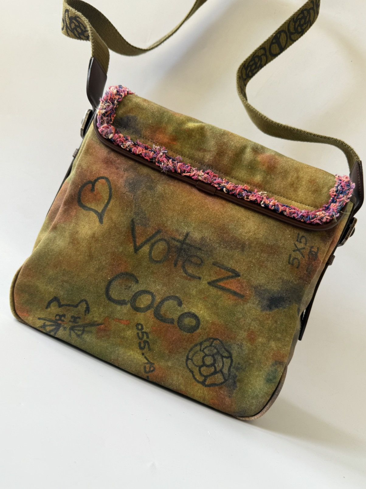 Chanel Chanel "On the Pavements" Graffiti Messenger Bag Size ONE SIZE - 8 Thumbnail