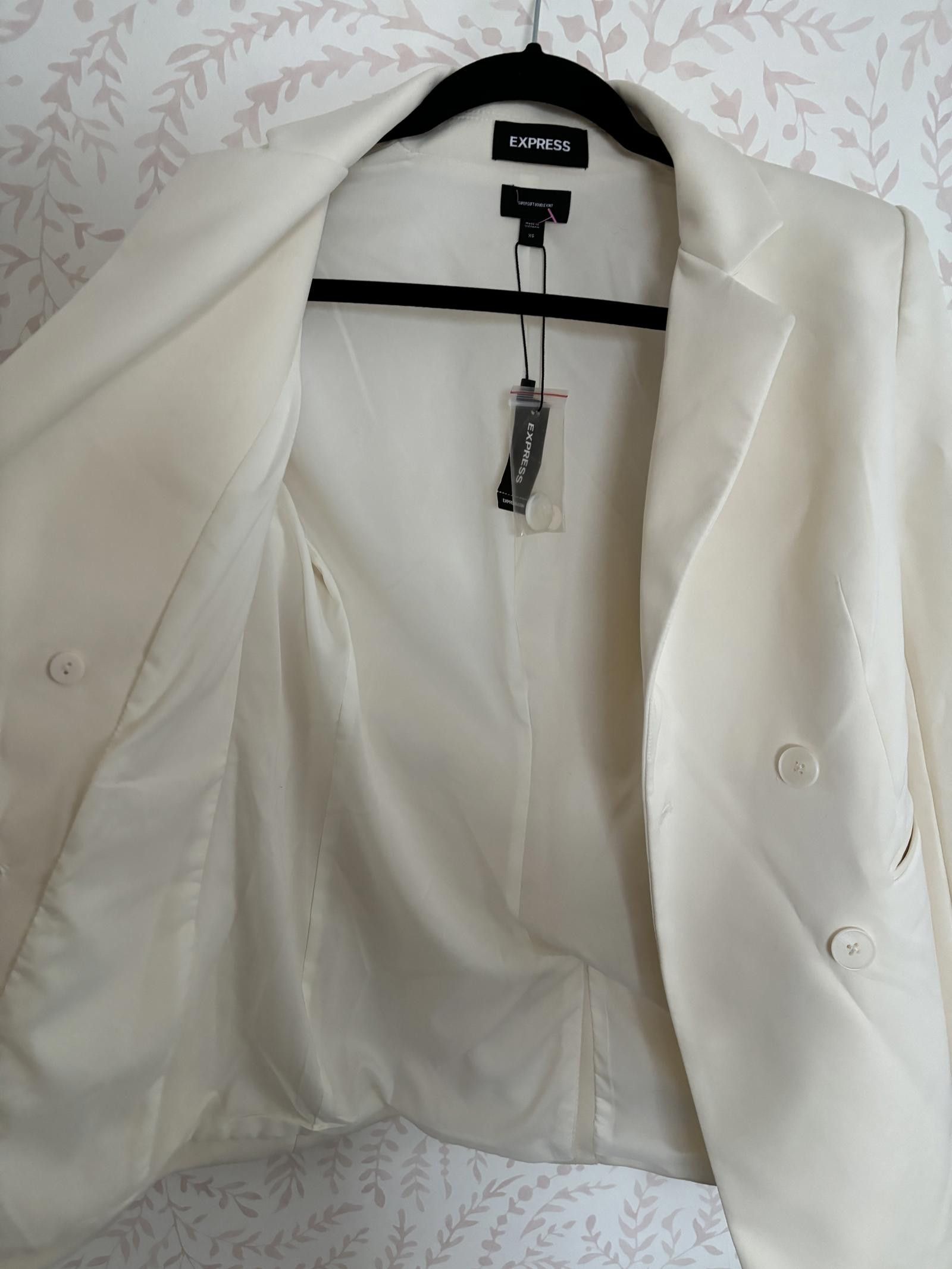 Express NWT Express Women's Double-Breasted Blazer - Ivory Jacket XS Size XS / US 0-2 / IT 36-38 - 4 Thumbnail