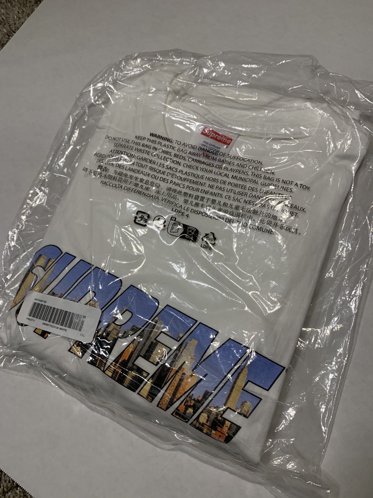 Supreme Supreme Gotham Tee FW/23 White Size US XXL / EU 58 / 5 - 1 Thumbnail