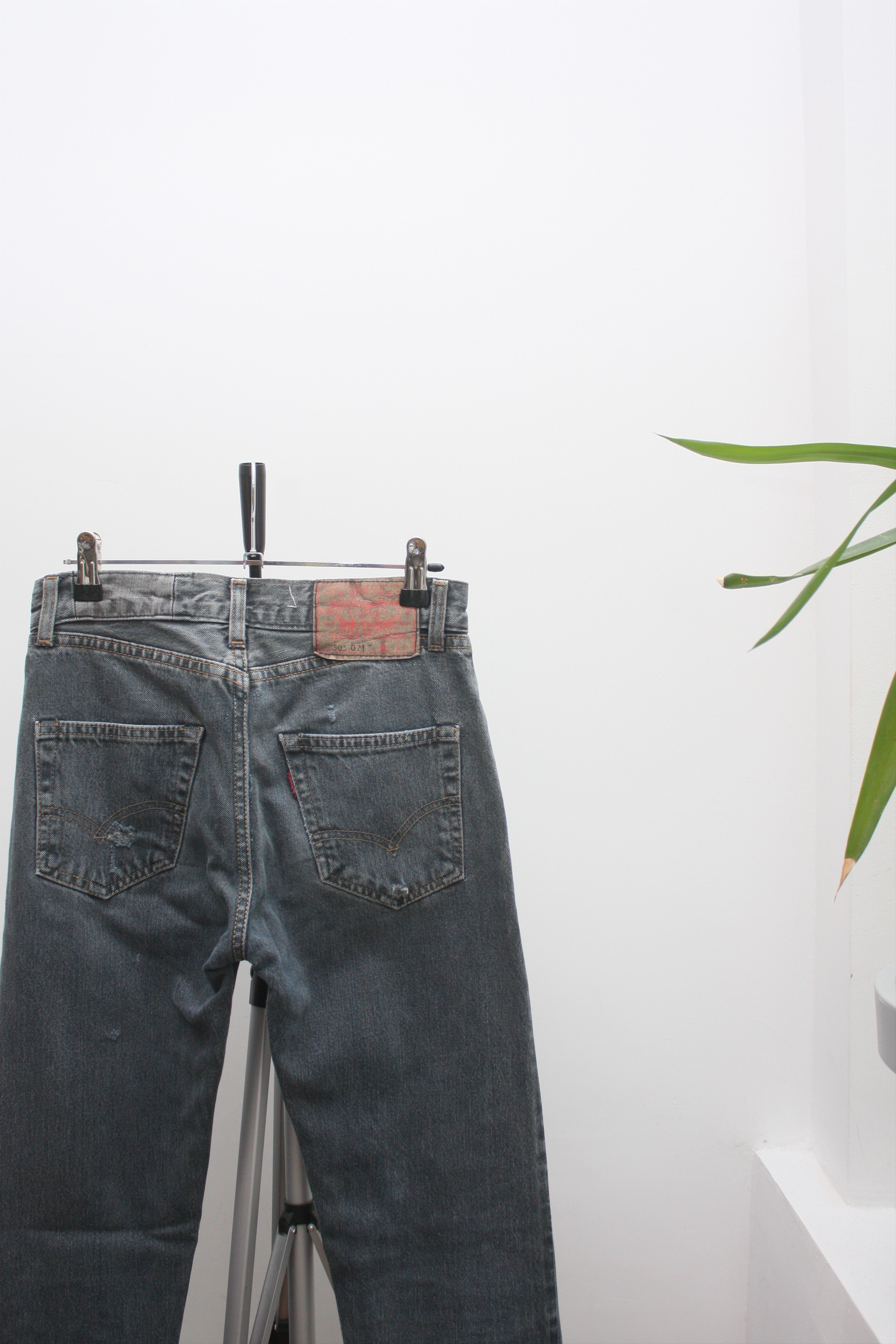 Levi's Levi's Grey Stone Washed Denim Jeans WMNS Size 25" / US 0 / IT 36 - 1 Thumbnail