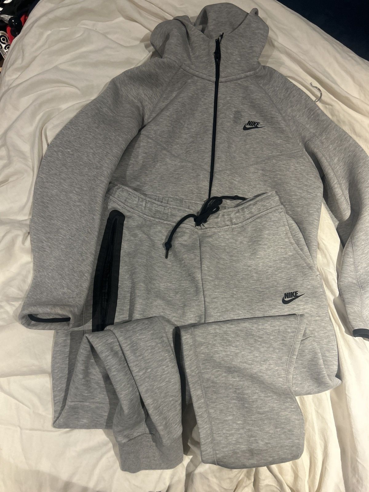 Nike Mens Nike Tech Fleece Grey/Black Set Hoodie + Joggers sz L Size US L / EU 52-54 / 3 - 1 Thumbnail