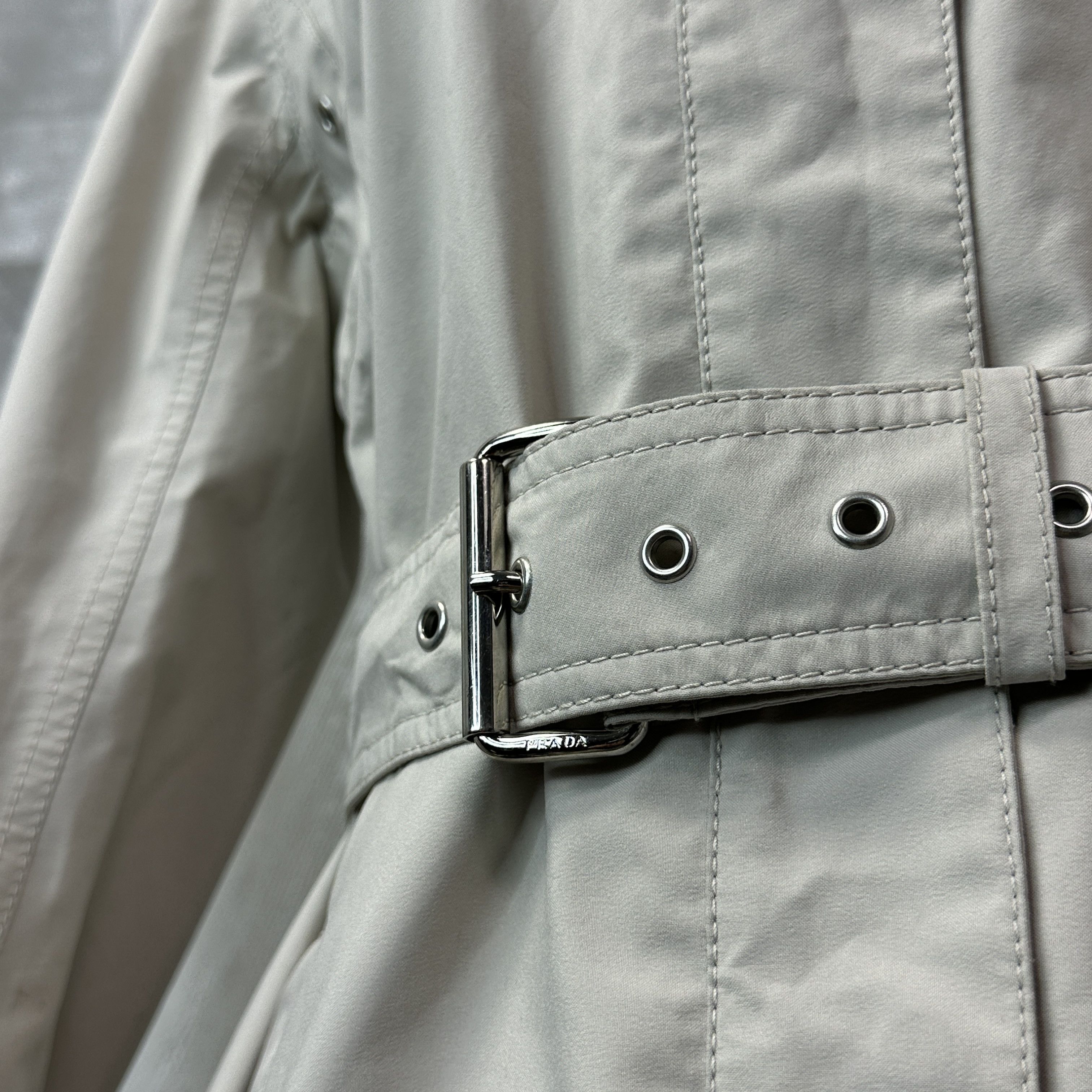 Prada Vintage Minimalist Classy Gore-Tex Prada Coat Y2K Size M / US 6-8 / IT 42-44 - 4 Thumbnail