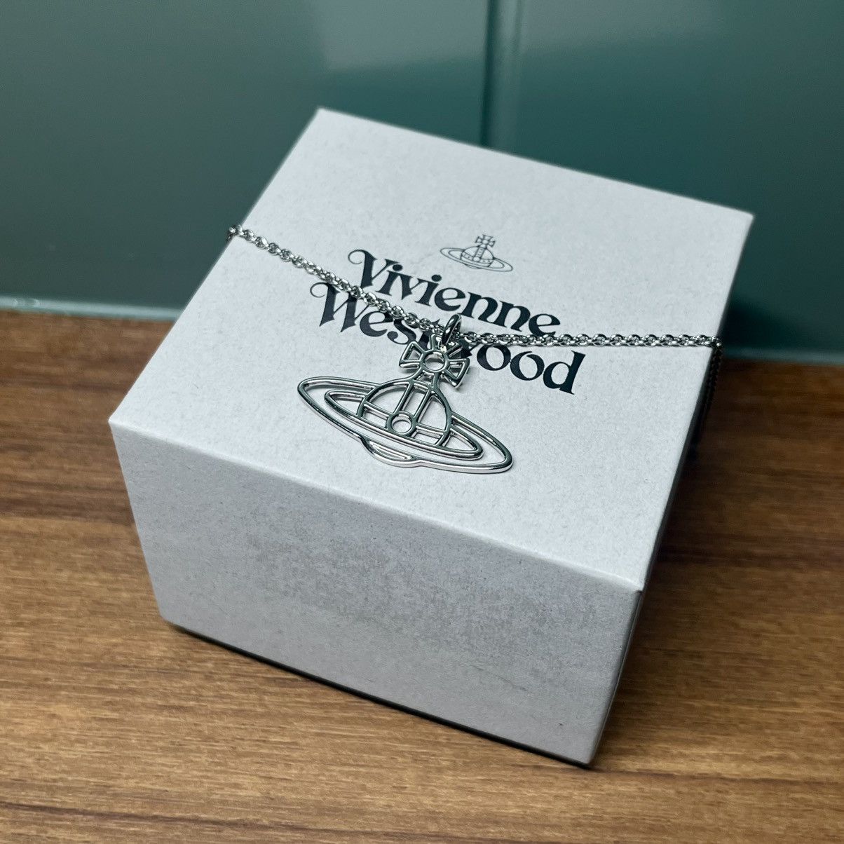 Vivienne Westwood VIVIENNE WESTWOOD Thin lines long flat orb pendant Size ONE SIZE - 1 Thumbnail