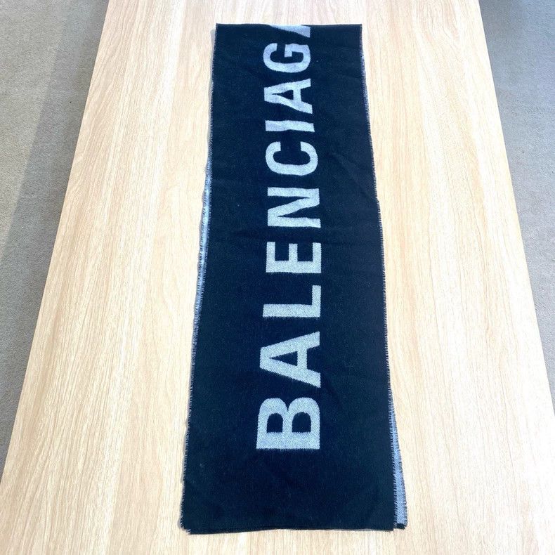 Balenciaga Balenciaga Large logo scarf 2505-Nextarrow Size ONE SIZE - 1 Thumbnail