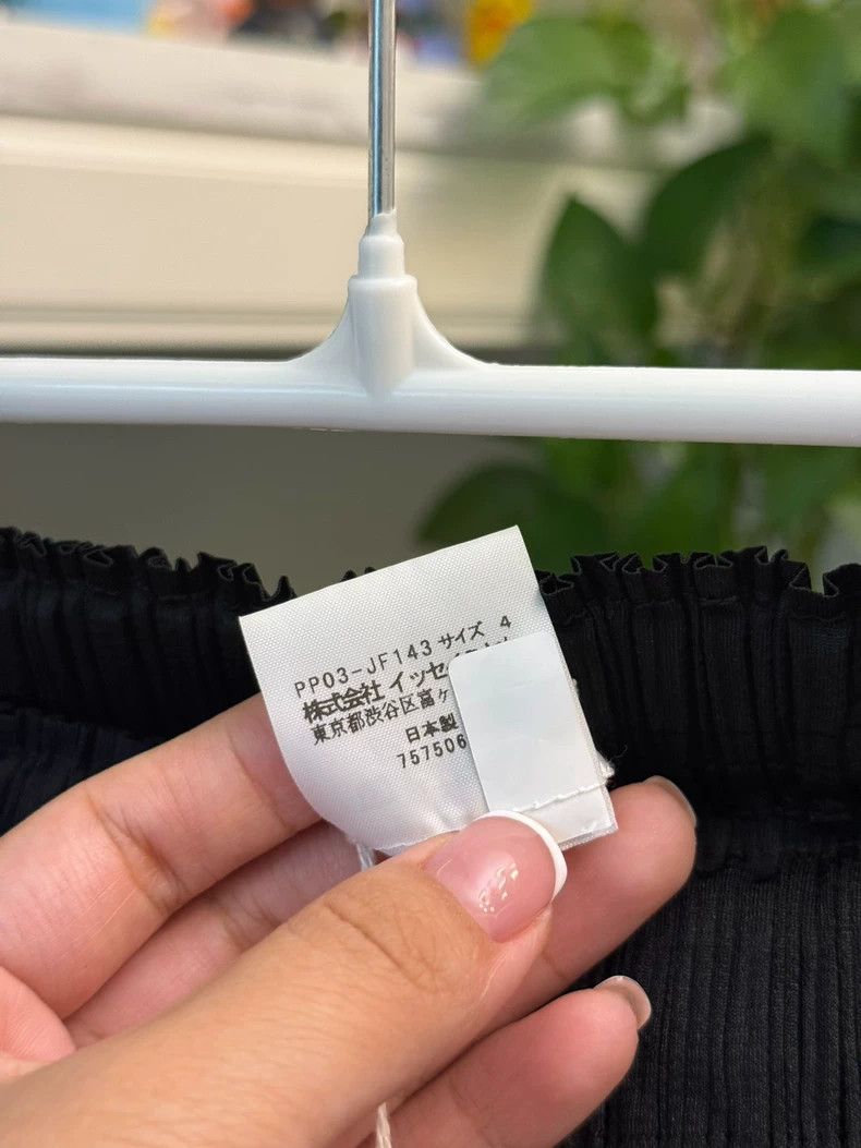 Issey Miyake Issey Miyake size:4 Black pleated trousers and straight-le Size 31" - 7 Thumbnail