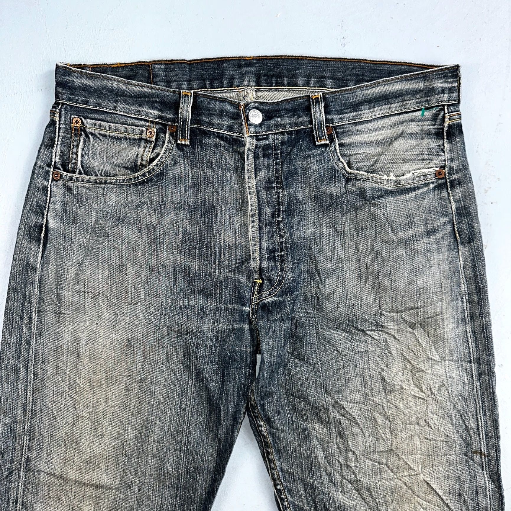 Levi's VINTAGE Levi's 501 Jeans Black Medium Wash Straight Leg 34x34 90s Mens Size US 34 / EU 50 - 2 Thumbnail