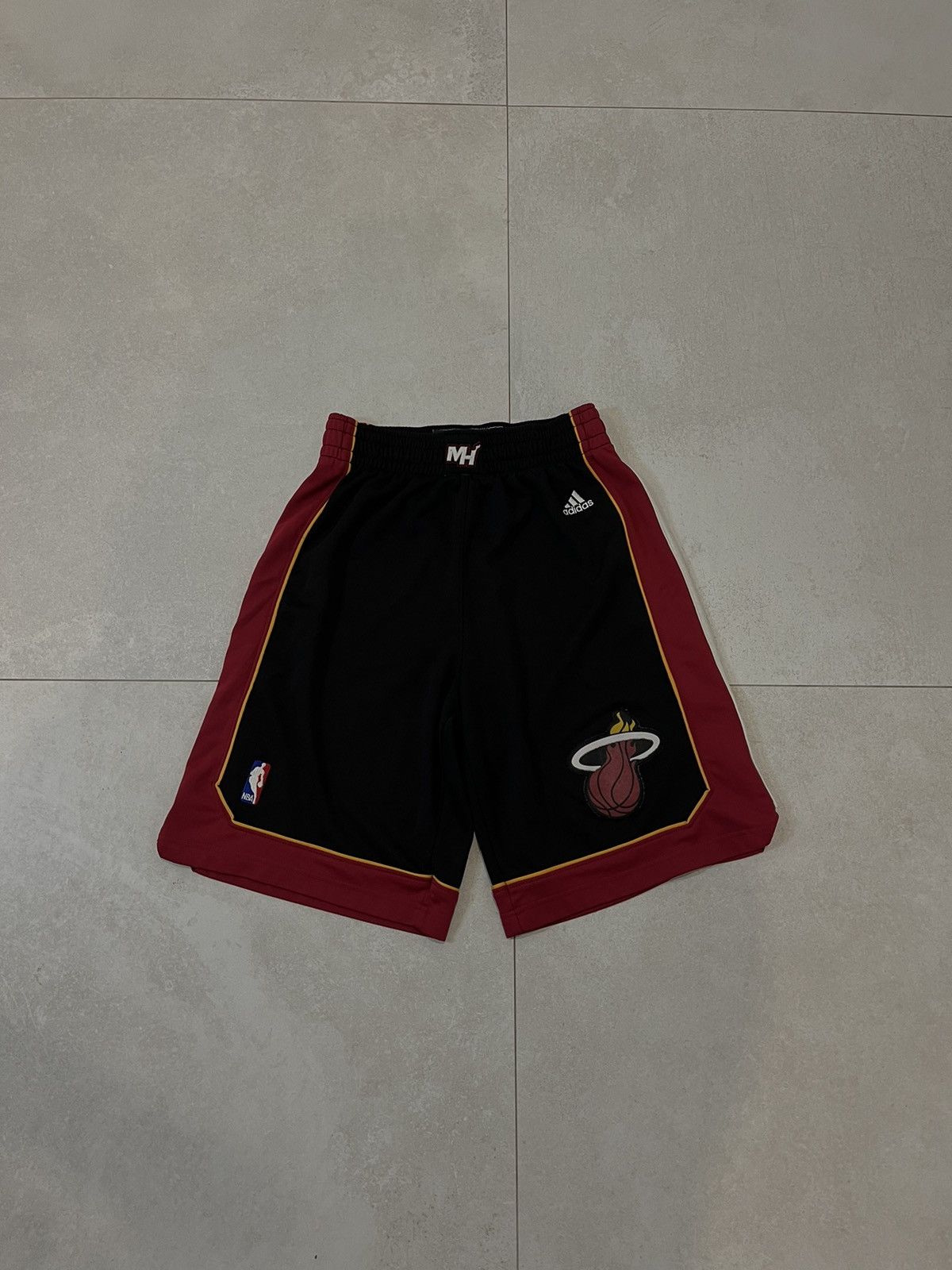 Adidas NBA MIAMI HEAT BASKETBALL SHORTS ADIDAS SIZE S ADULT BLACK Size US 32 / EU 48 - 1 Thumbnail