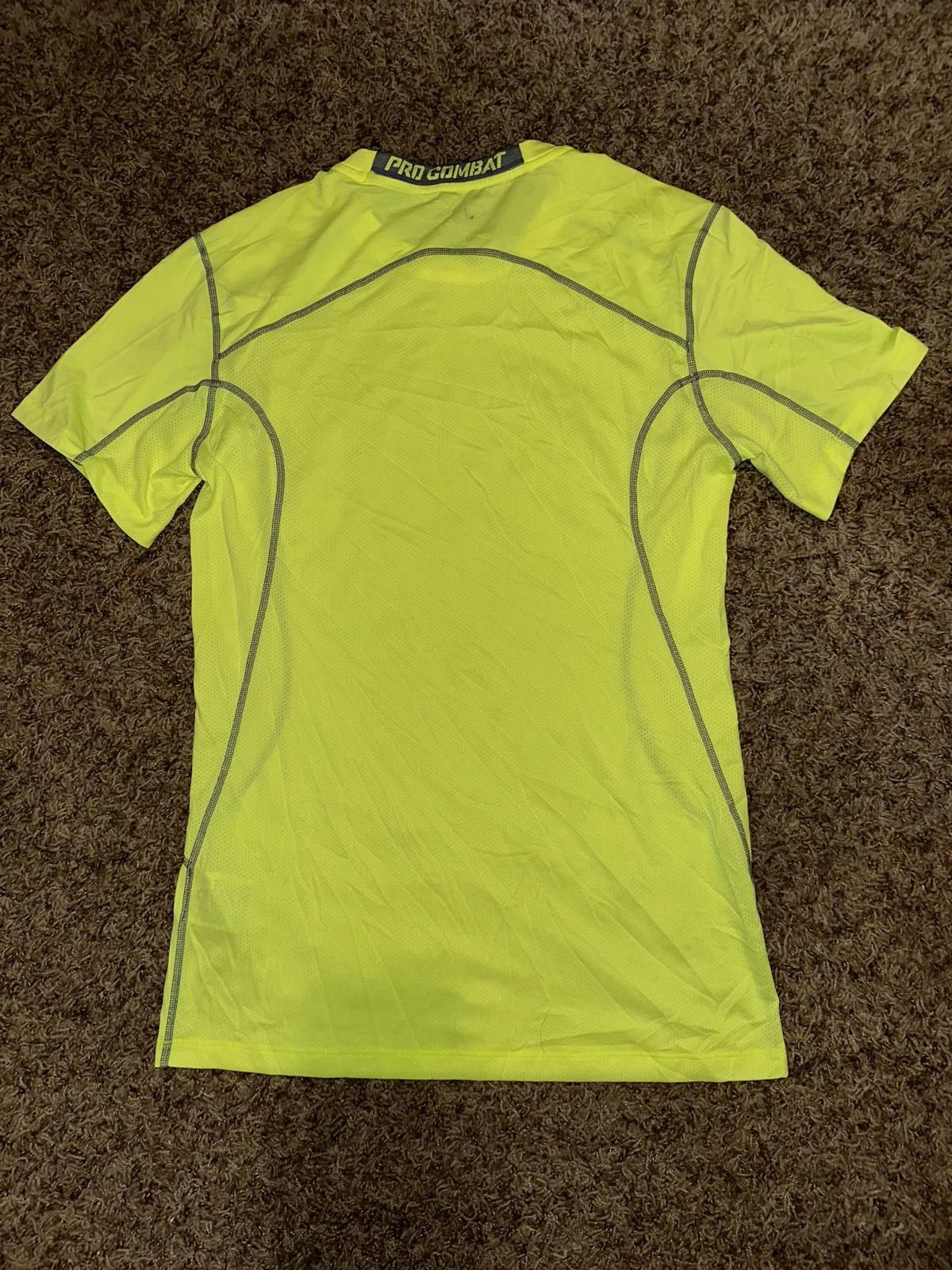 Nike Nike Men's Pro Combat Fitted Athletic 2.0 Volt Shirt Size US S / EU 44-46 / 1 - 3 Thumbnail