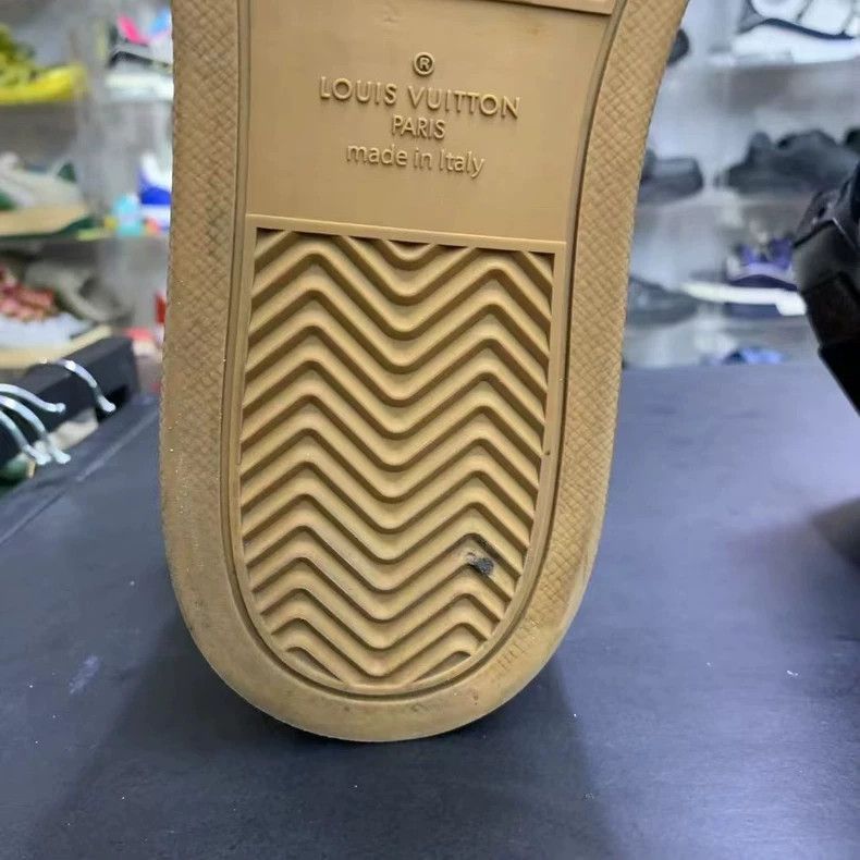 Louis Vuitton Lv Rivoli Sneakers in Very Good Condition-2506 Size US 8.5 / EU 41-42 - 7 Thumbnail