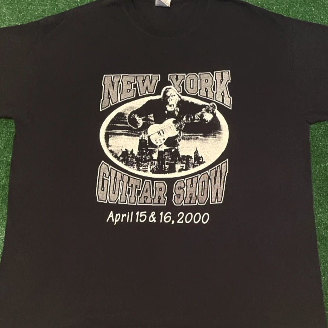 Vintage VINTAGE King Kong 90s Rock Horror Shirt XL Black Mens Short Sleeve T-Shirt NYC Guitar Show VTG 2000 Size US XL / EU 56 / 4 - 3 Thumbnail