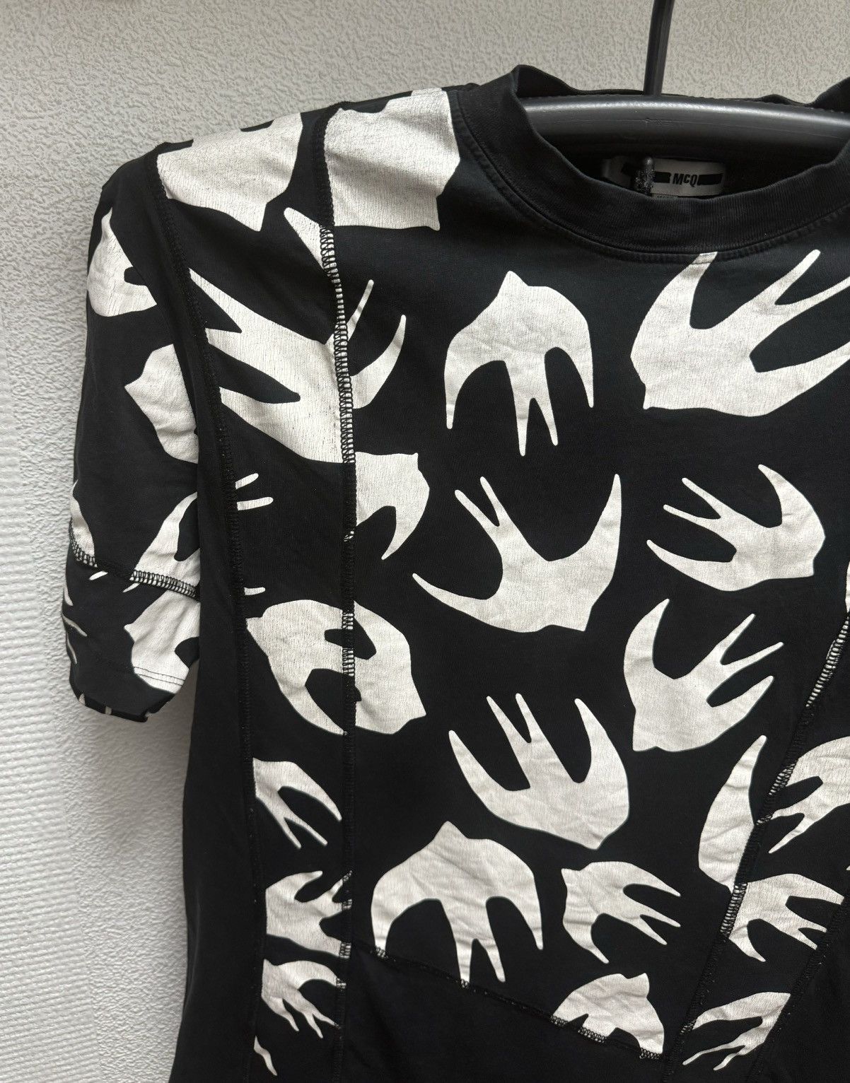 Alexander McQueen Alexander Mcqueen MCQ black fullprint t-shirt S sz moncler Size US S / EU 44-46 / 1 - 3 Thumbnail