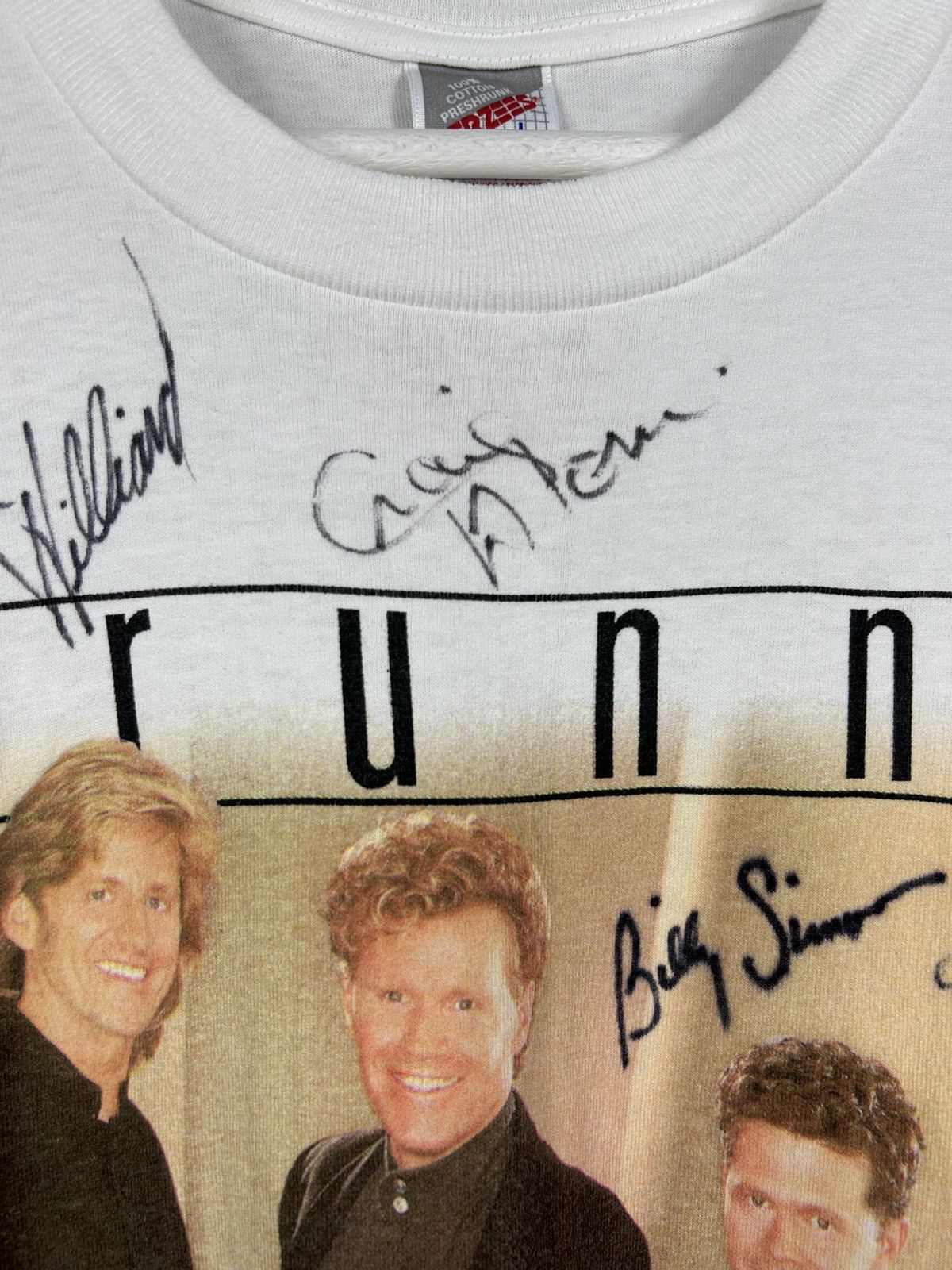 Band Tees RARE ITEM 4 Runner Signed Country Band T-Shirt Size L Size US L / EU 52-54 / 3 - 7 Thumbnail